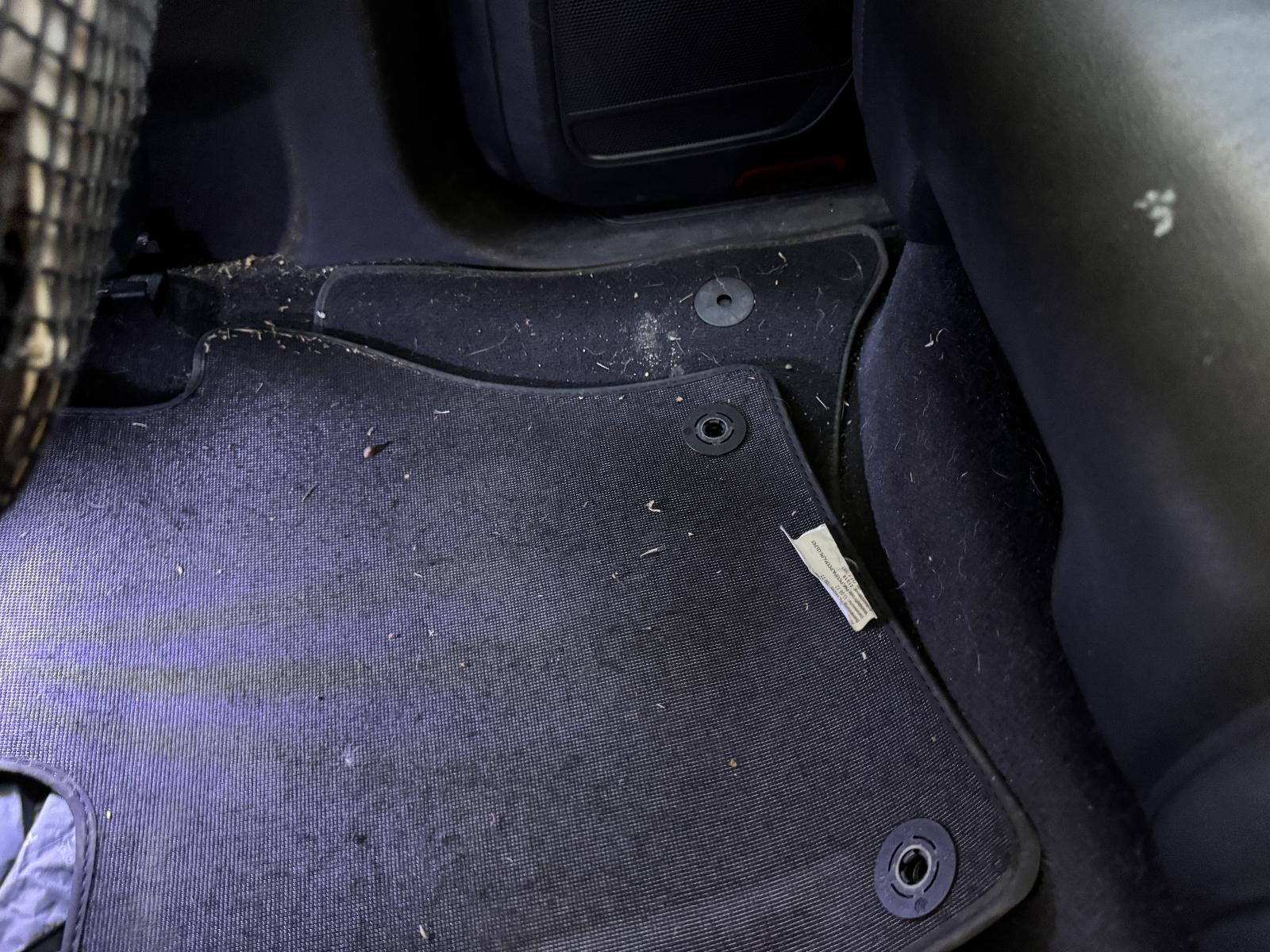 View Auto part Floor Mats VOLKSWAGEN TOUAREG 2012