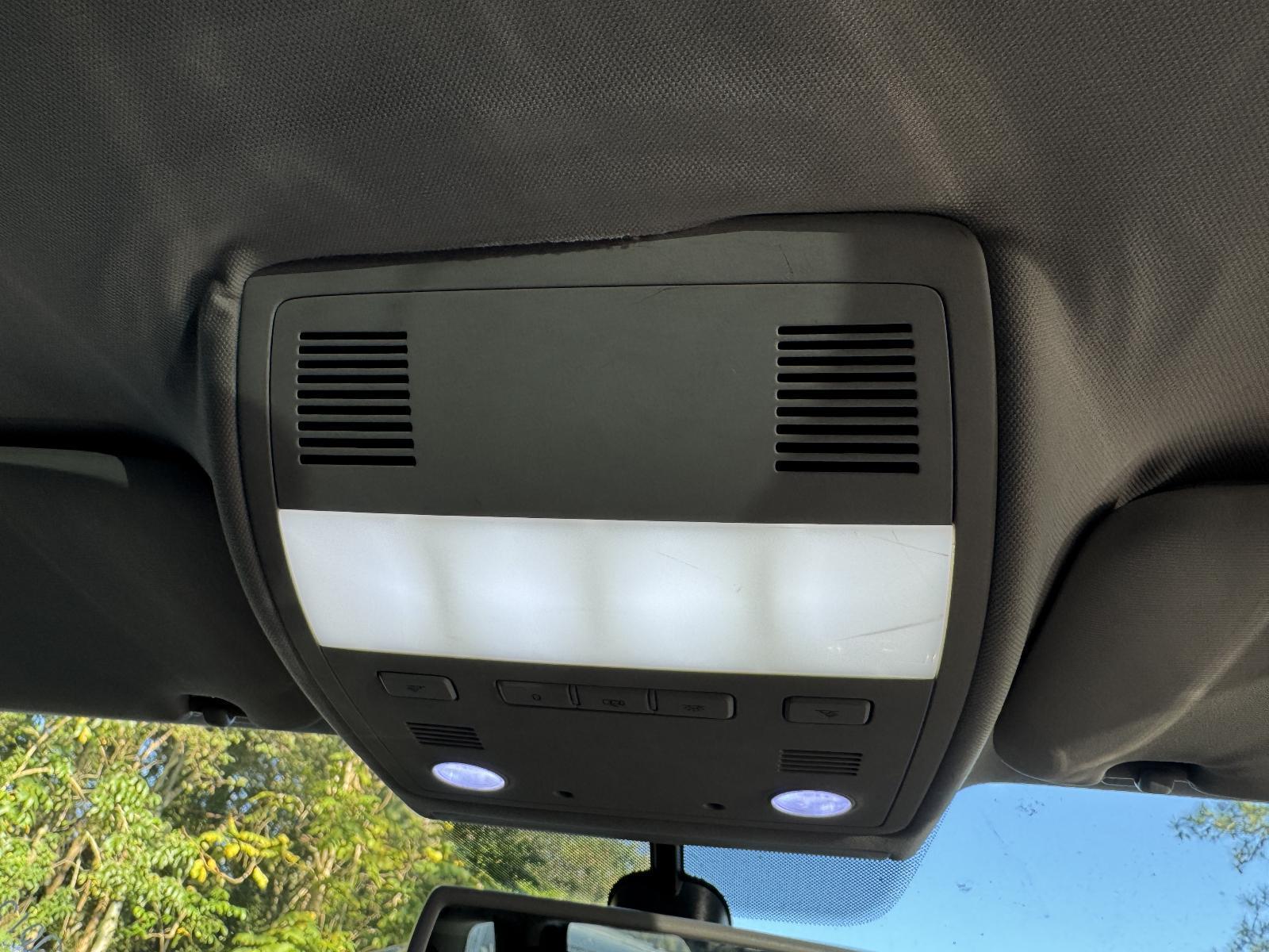 View Auto part Courtesy Light VOLKSWAGEN TOUAREG 2012