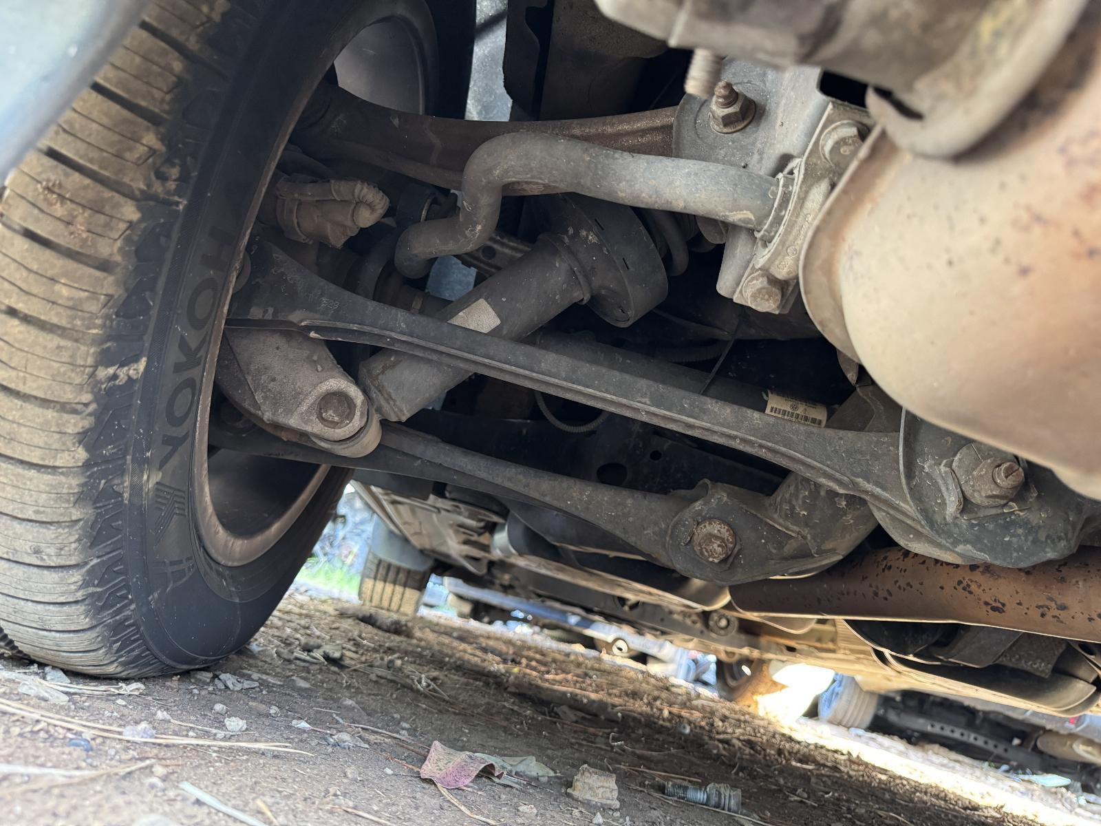 View Auto part Left Rear Strut VOLKSWAGEN TOUAREG 2012