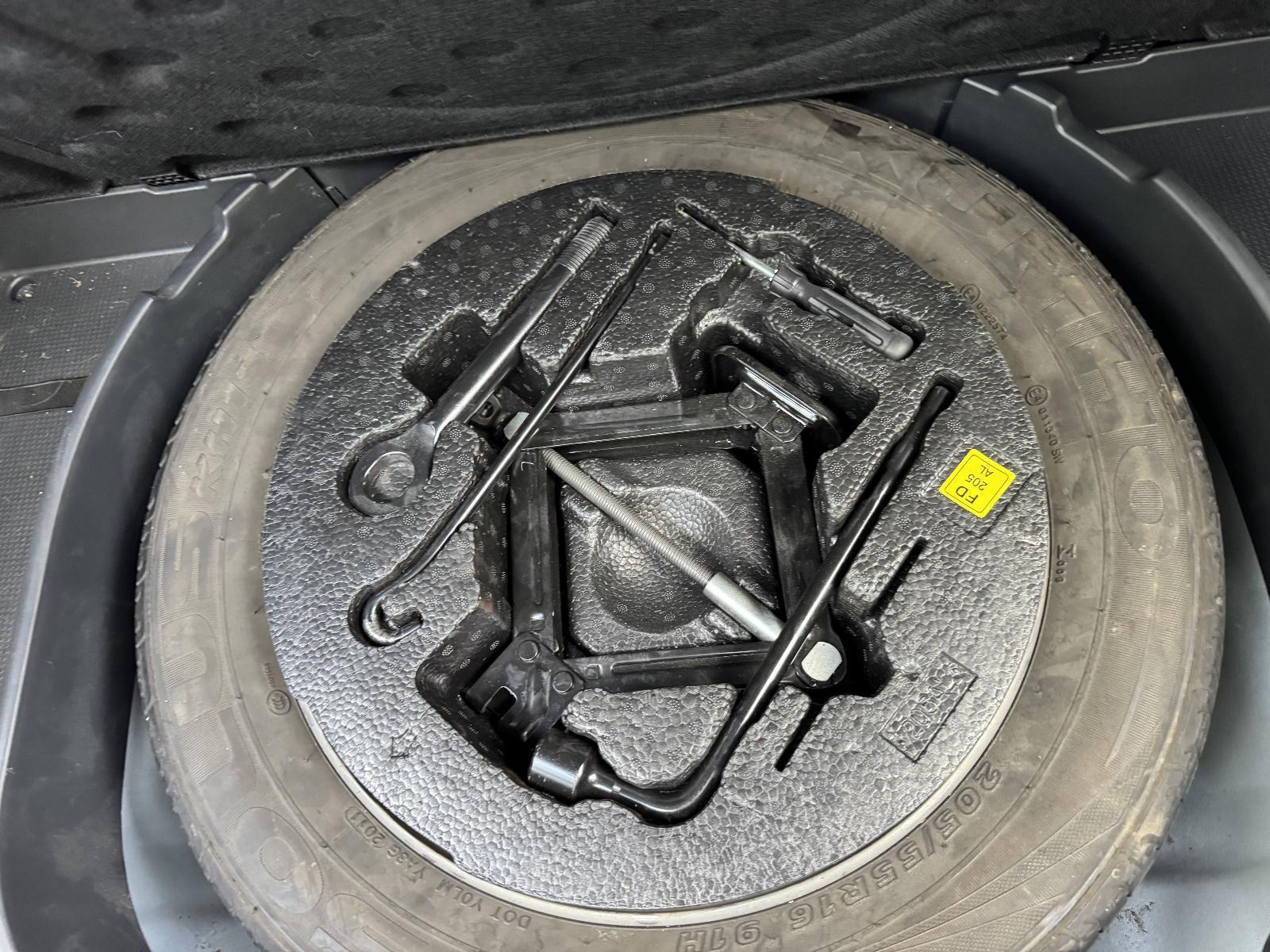 View Auto part Jack/Tool Kit HYUNDAI I30 2011
