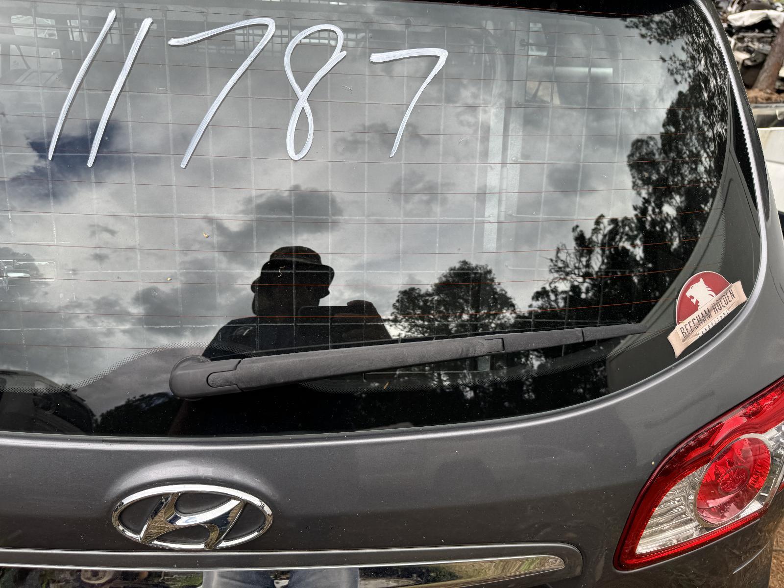 View Auto part Wiper Arm HYUNDAI SANTA FE 2011