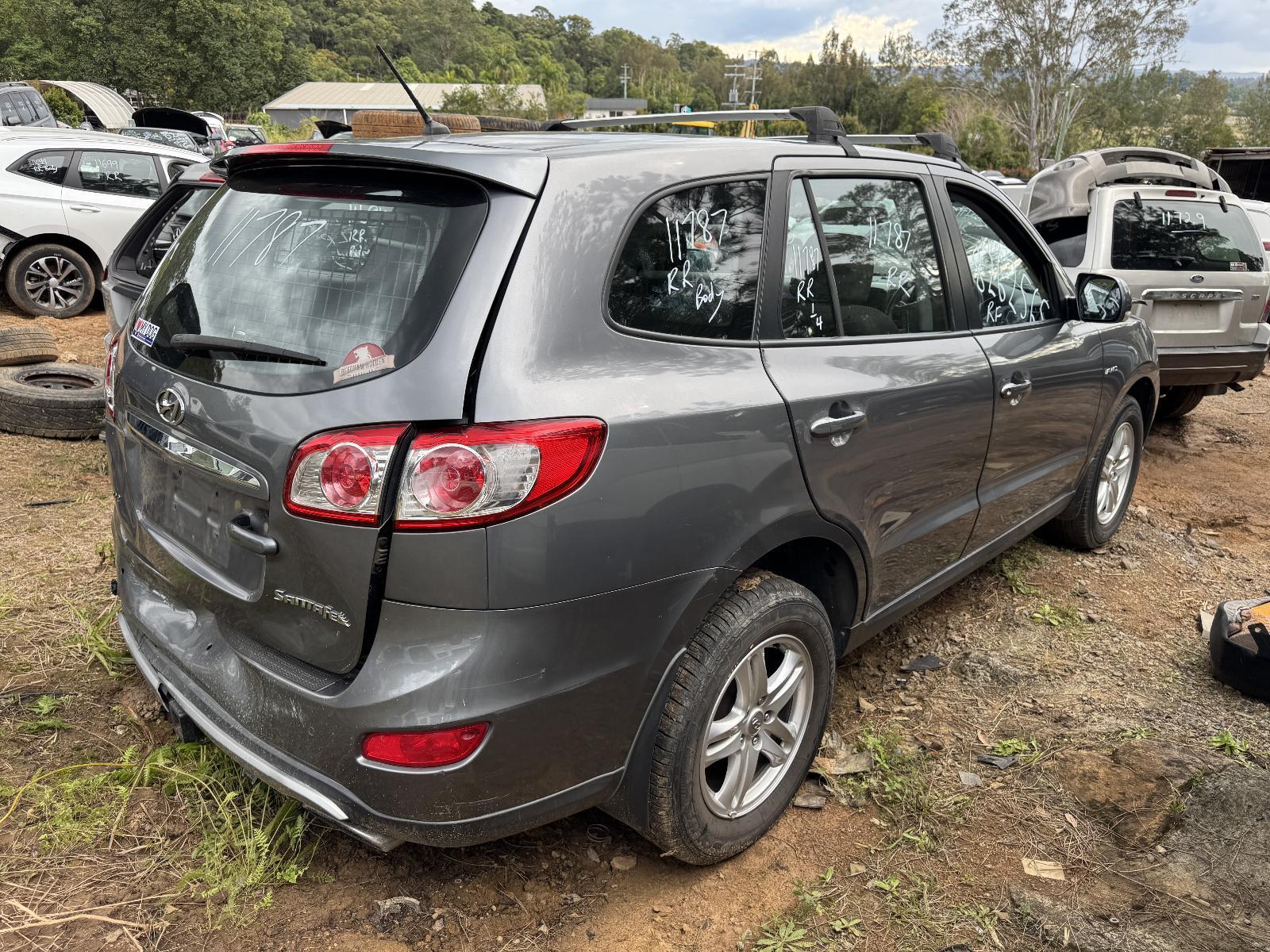 View Auto part RIGHT_REAR_DOOR_SLIDING HYUNDAI SANTA FE 2011
