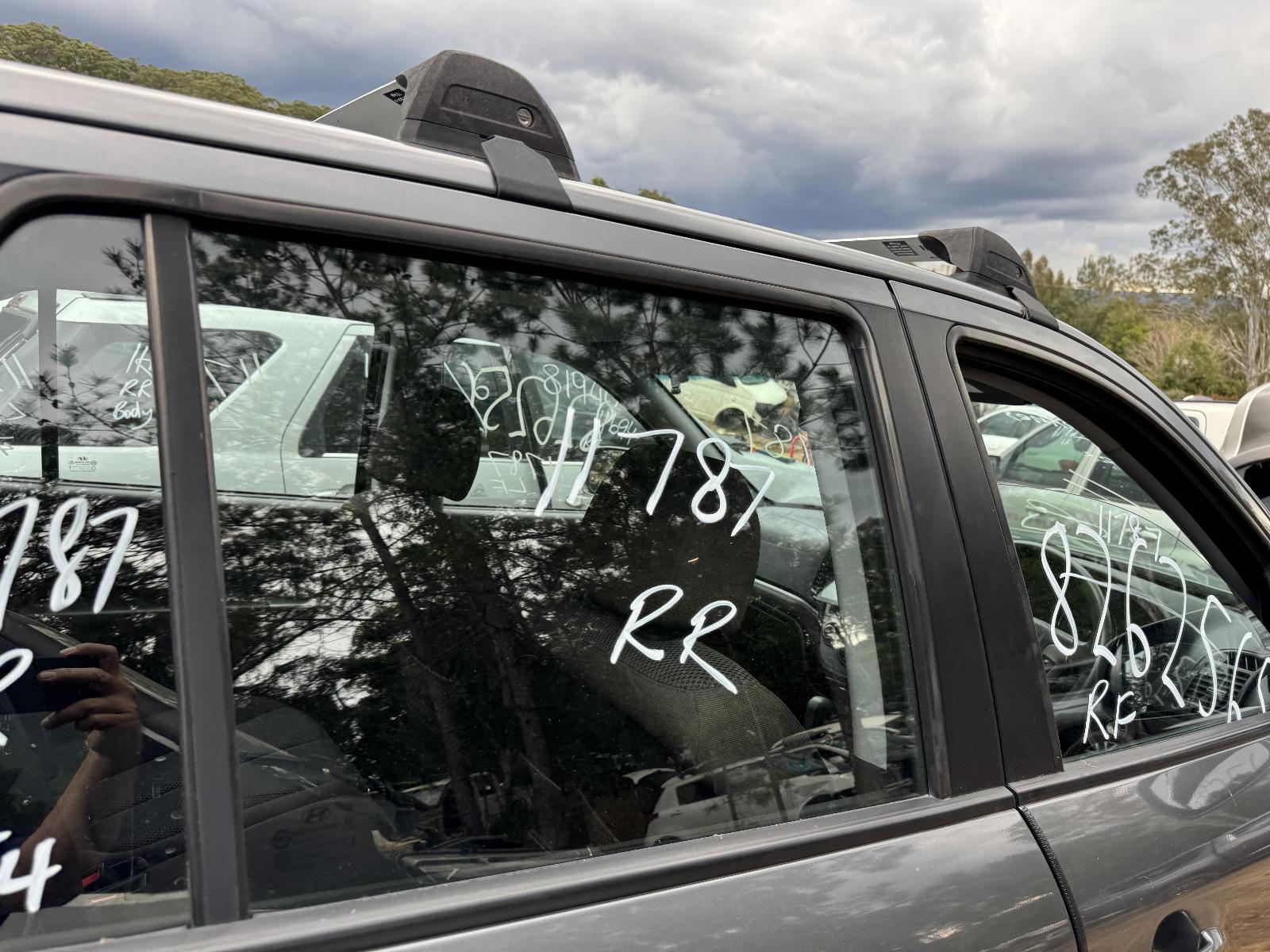 View Auto part Right Rear Door Window HYUNDAI SANTA FE 2011