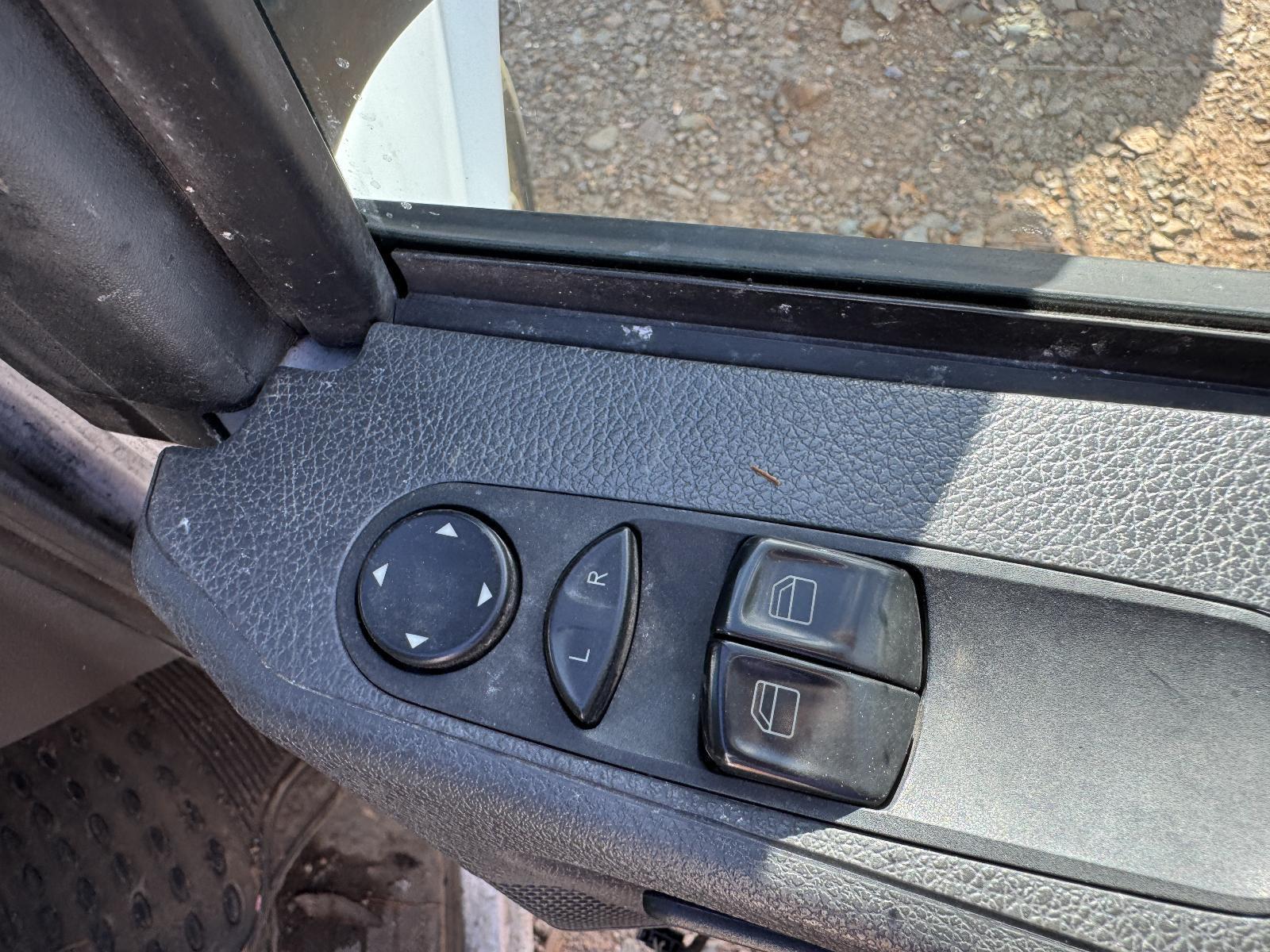 View Auto part Misc Switch/Relay MERCEDES VITO 2013