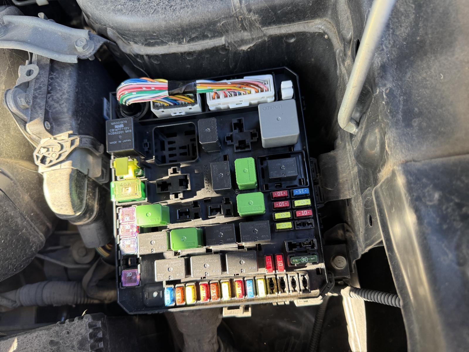 View Auto part Fuse Box MITSUBISHI OUTLANDER 2010
