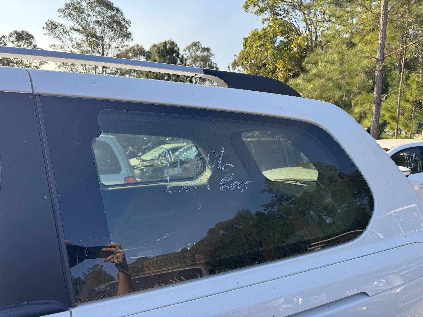 View Auto part Left Rear Side Glass KIA CARNIVAL/GRAND CARNIVAL 2010
