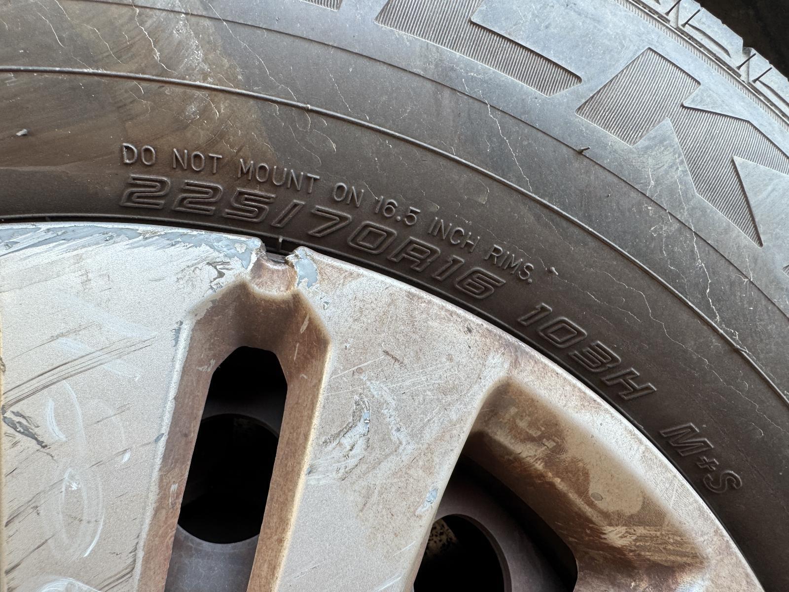 View Auto part Tyre KIA CARNIVAL/GRAND CARNIVAL 2010