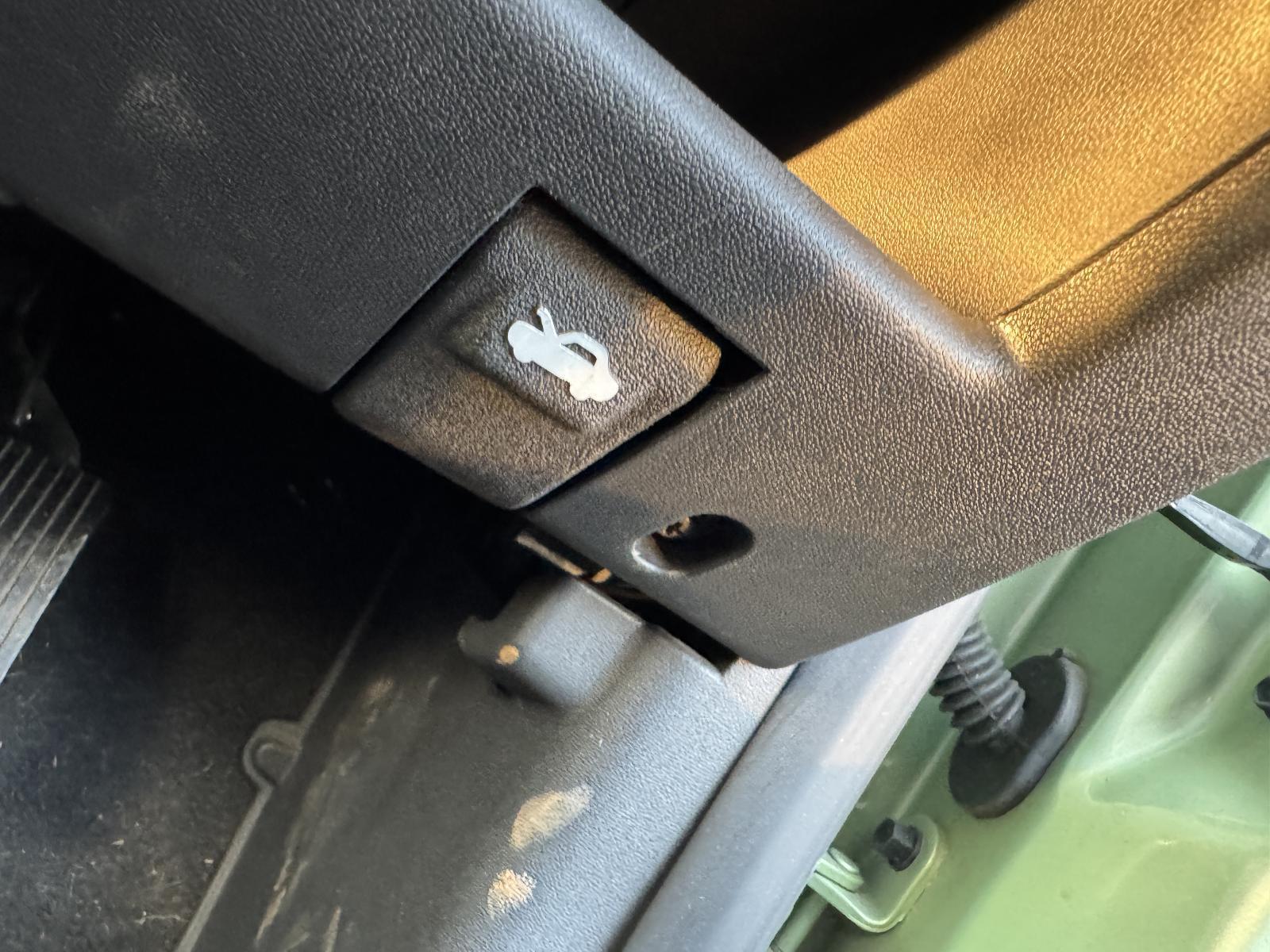 View Auto part Bonnet Release HYUNDAI GETZ 2010