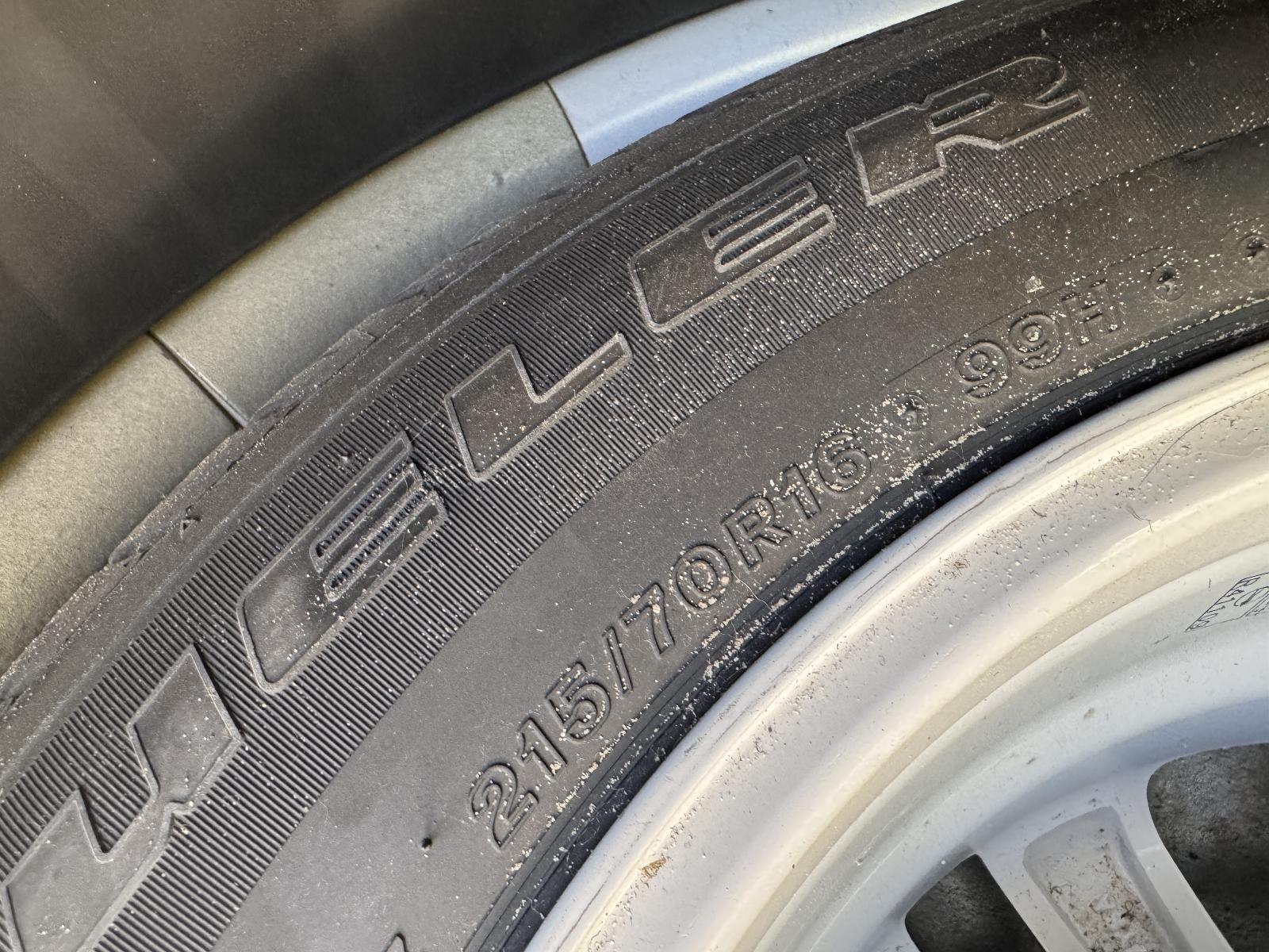 View Auto part Tyre FORD ESCAPE 2010