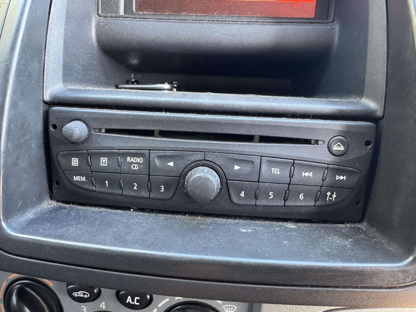 View Auto part Radio/Cd/Dvd/Sat/Tv RENAULT TRAFIC 2013