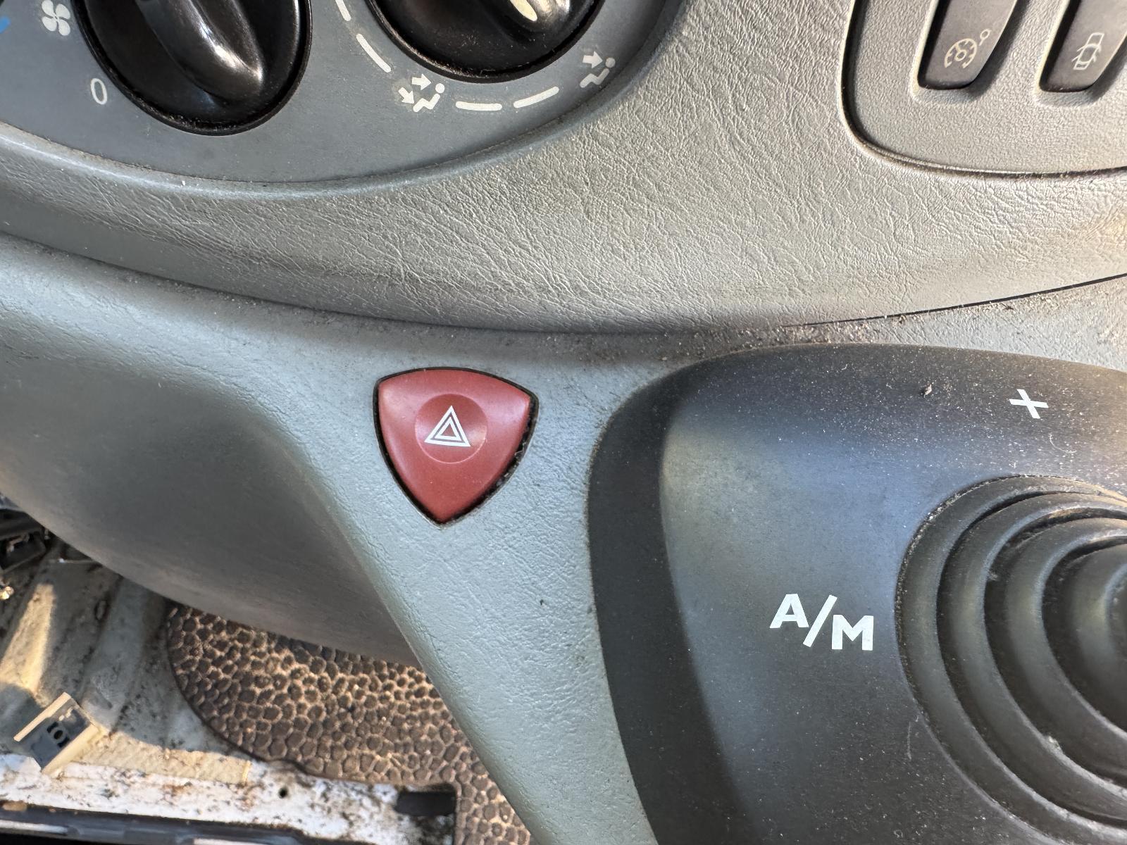 View Auto part Misc Switch/Relay RENAULT TRAFIC 2013