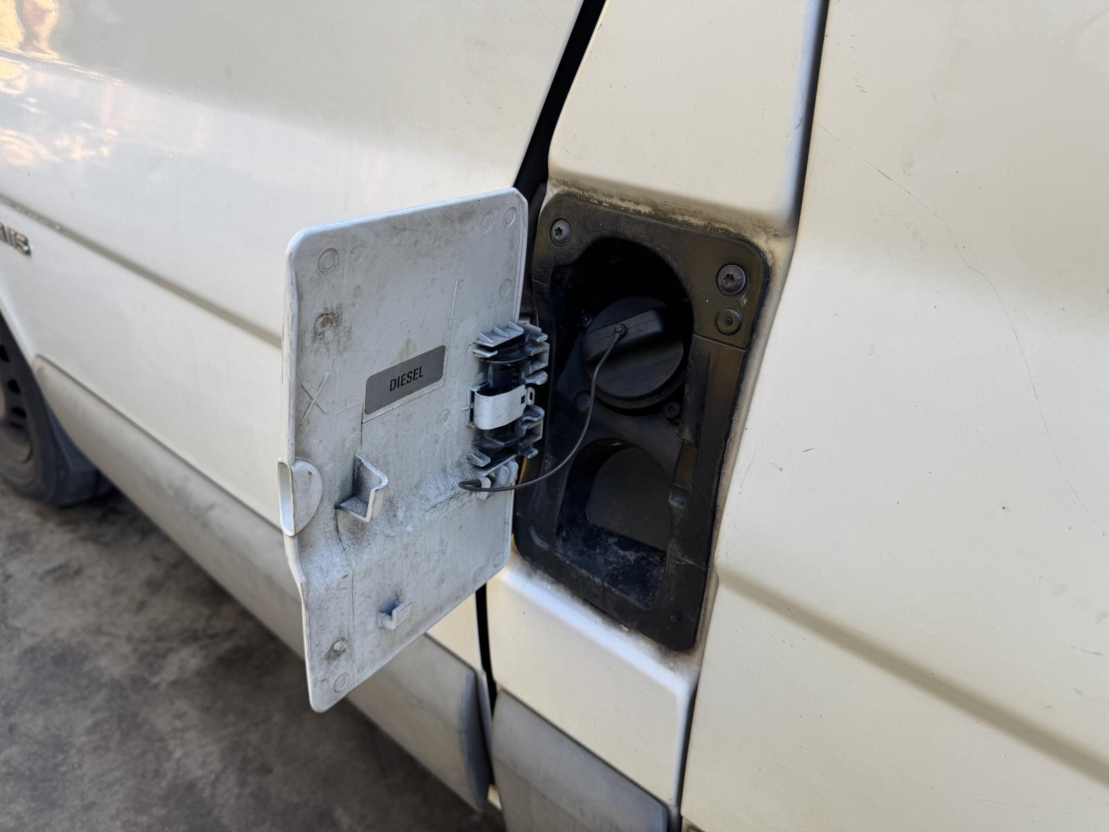 View Auto part Fuel Door / Filler RENAULT TRAFIC 2013