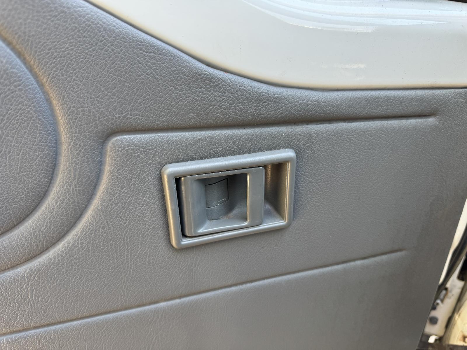 View Auto part Door Handle MITSUBISHI L300 2007
