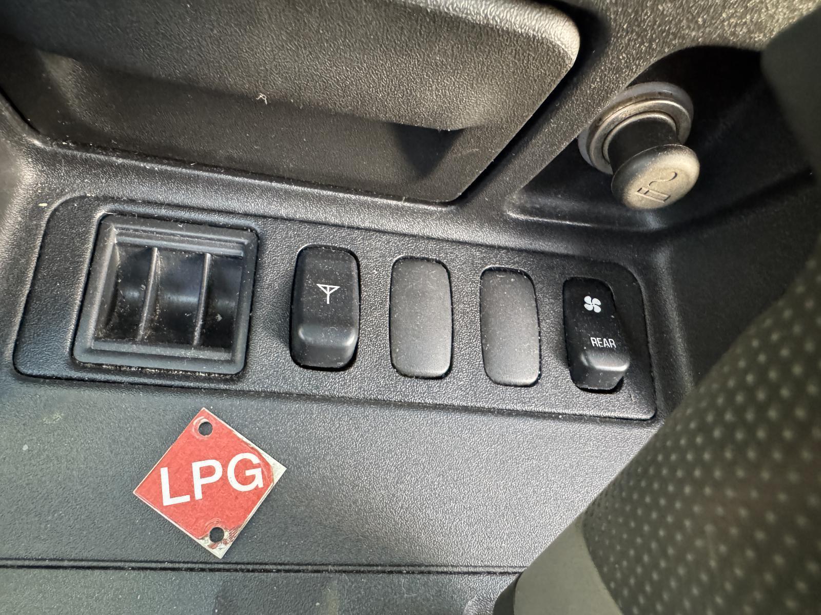 View Auto part Misc Switch/Relay MITSUBISHI PAJERO 2002