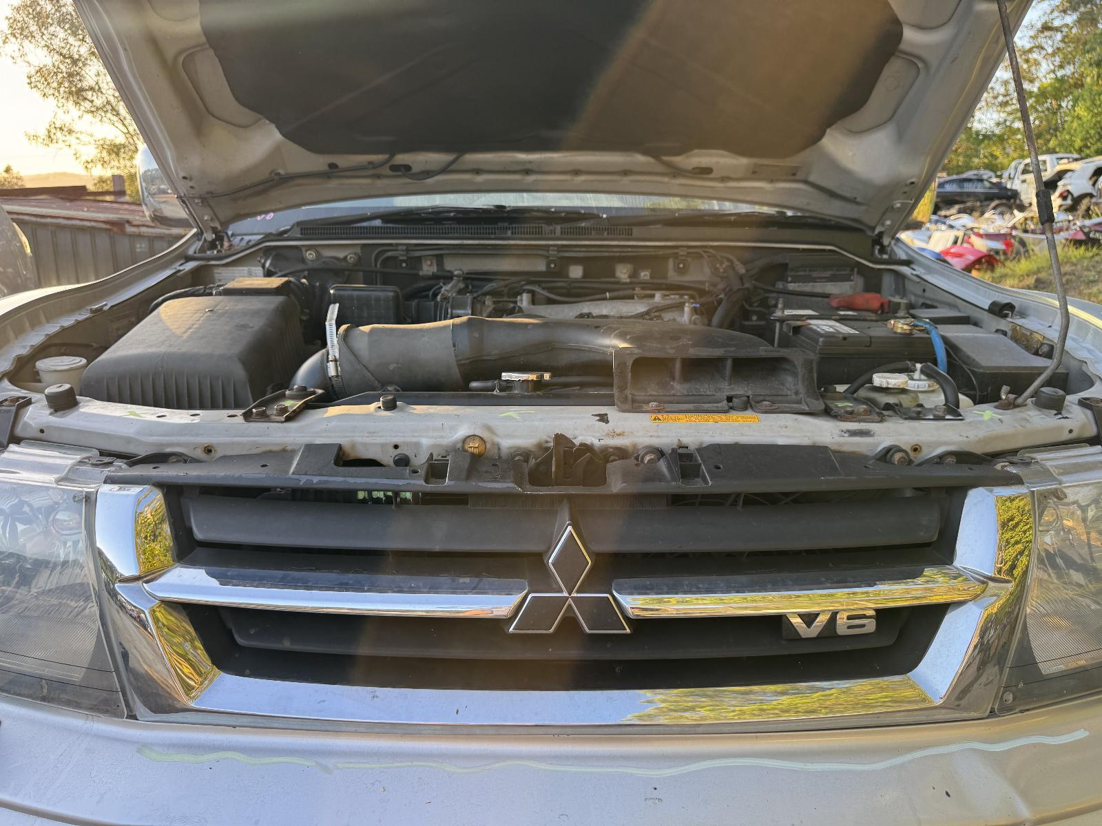 View Auto part Grille MITSUBISHI PAJERO 2002