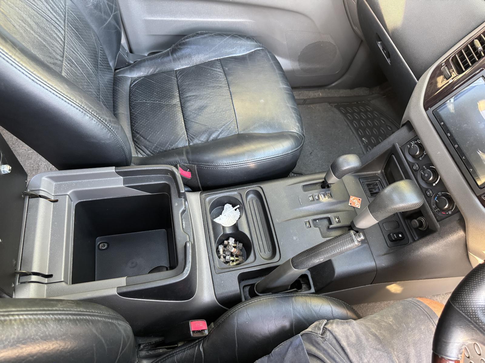 View Auto part Console MITSUBISHI PAJERO 2002