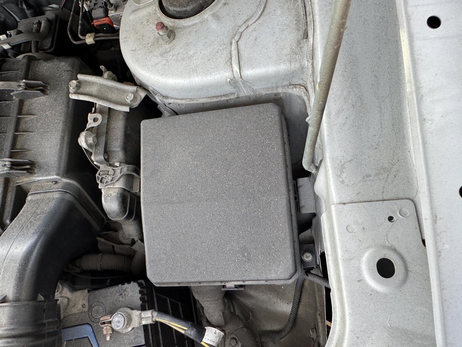 View Auto part Fuse Box MITSUBISHI OUTLANDER 2010