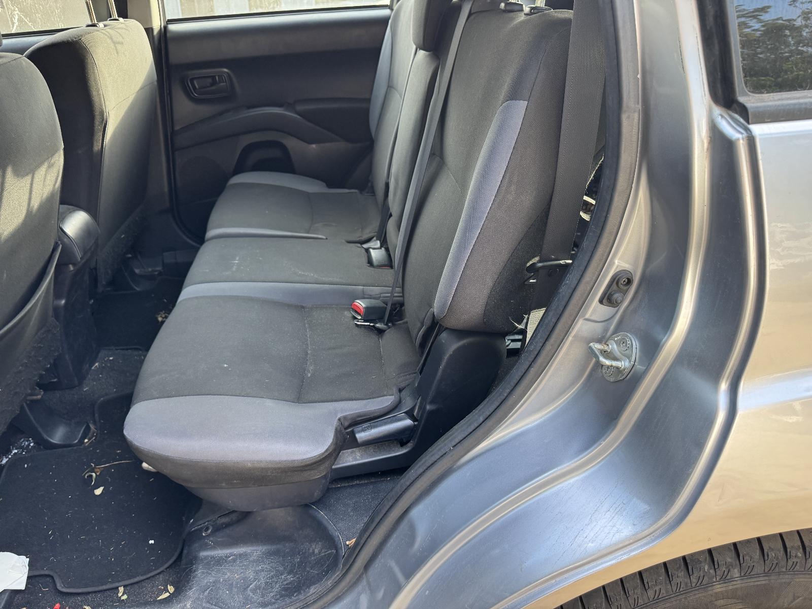 View Auto part 2nd Seat (Rear Seat) MITSUBISHI OUTLANDER 2010