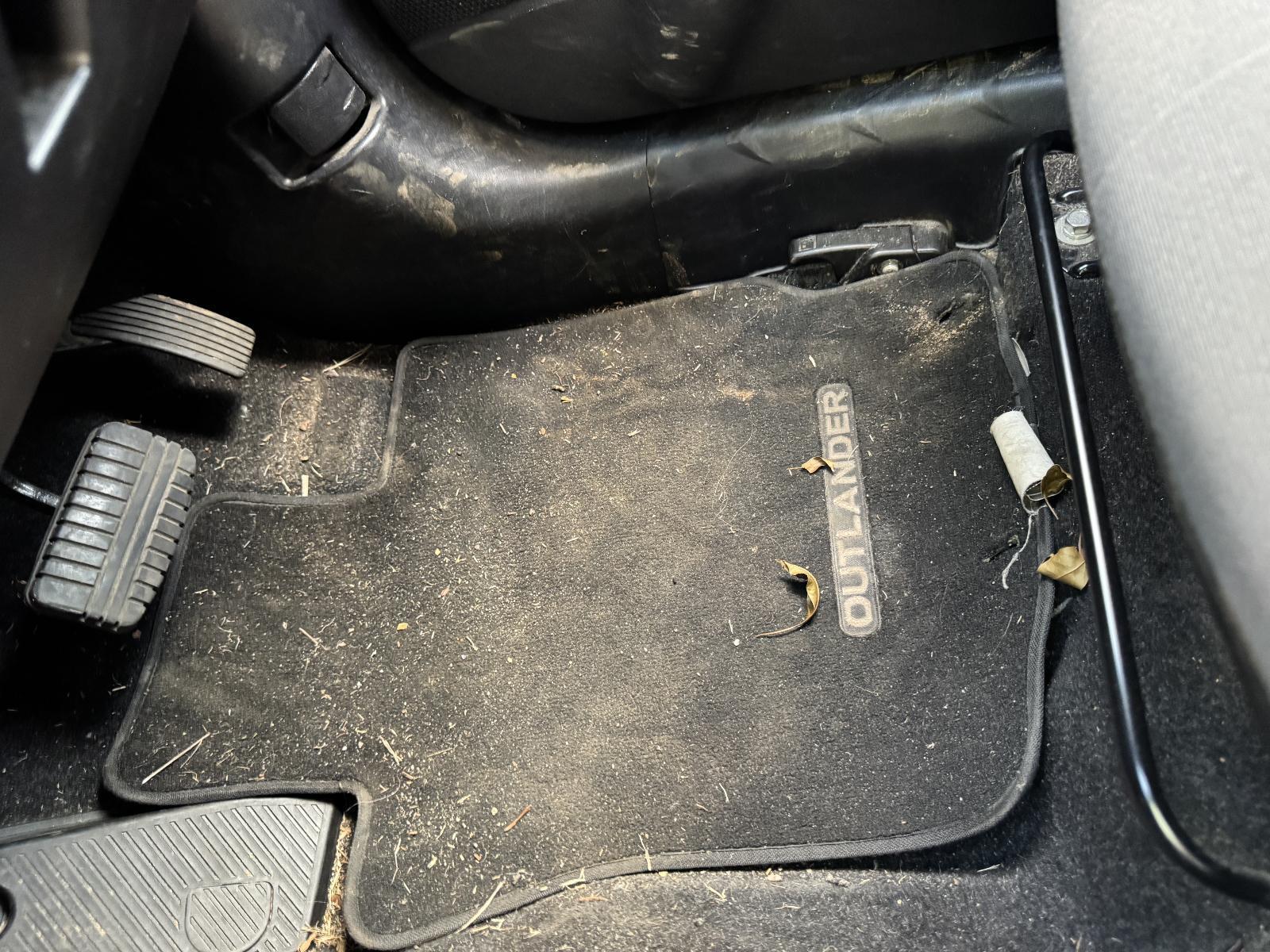 View Auto part Floor Mats MITSUBISHI OUTLANDER 2010