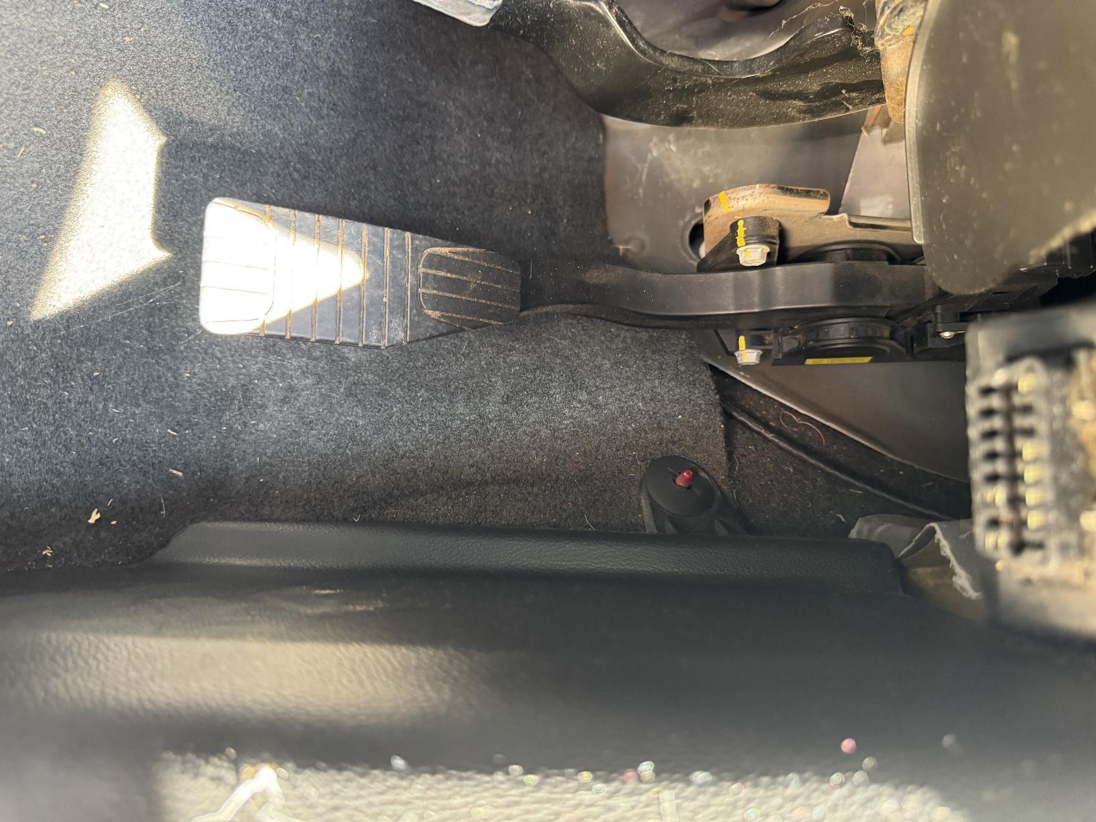 View Auto part Pedal Assembly HOLDEN CAPTIVA 2015