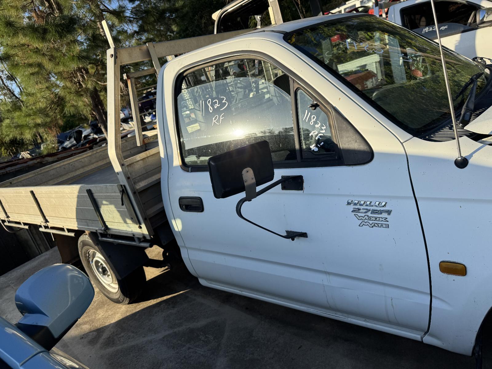 View Auto part Right Front Door TOYOTA HILUX 2002