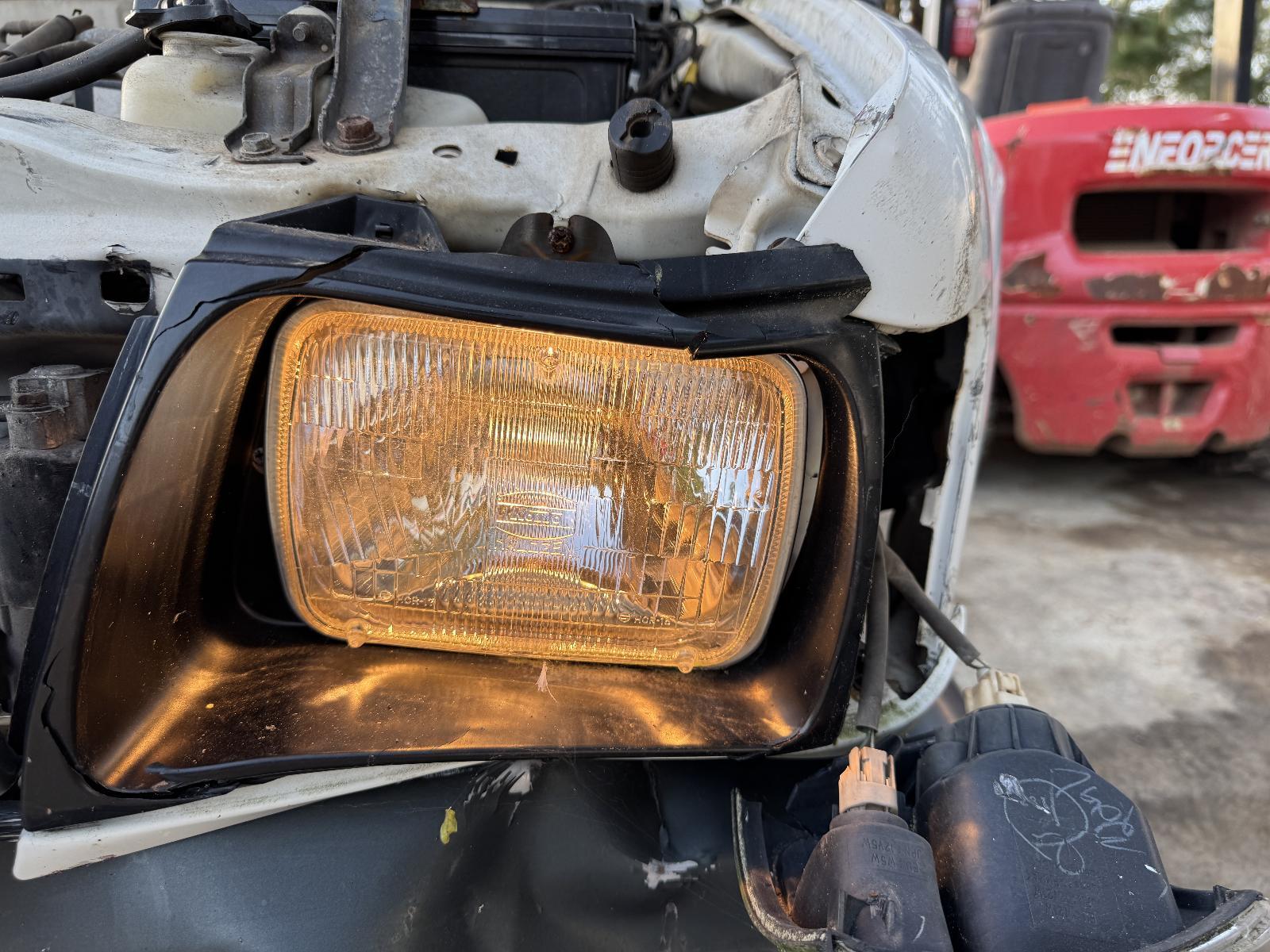 View Auto part Left Headlamp TOYOTA HILUX 2002