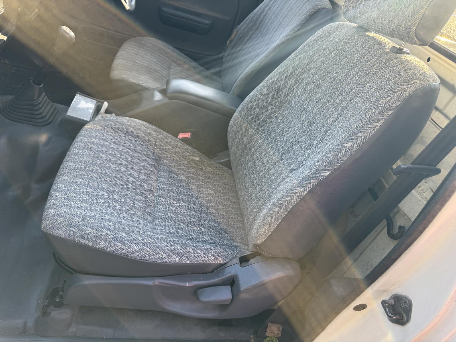 View Auto part Front Seat TOYOTA HILUX 2002