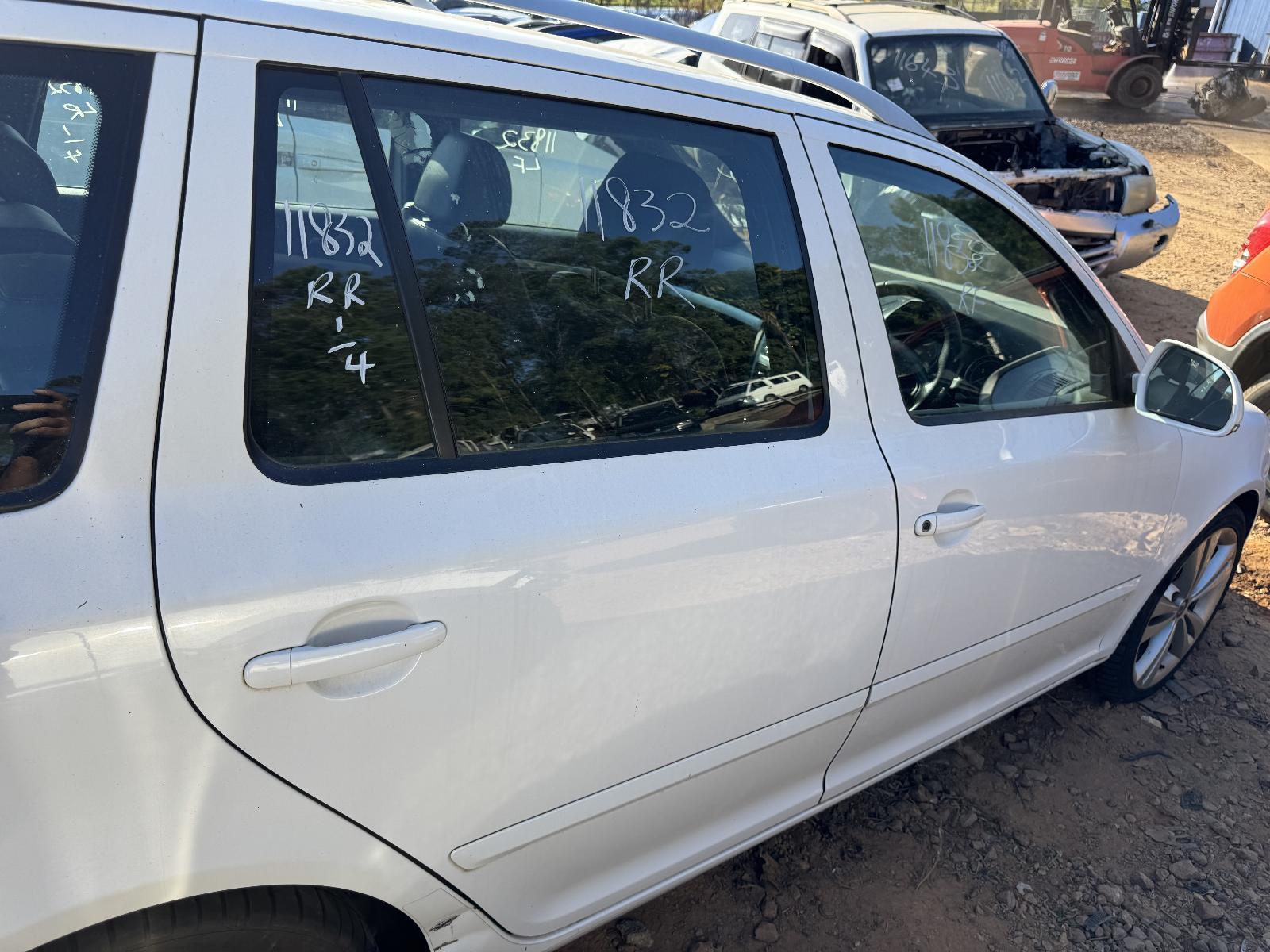 View Auto part RIGHT_REAR_DOOR_SLIDING SKODA OCTAVIA 2011
