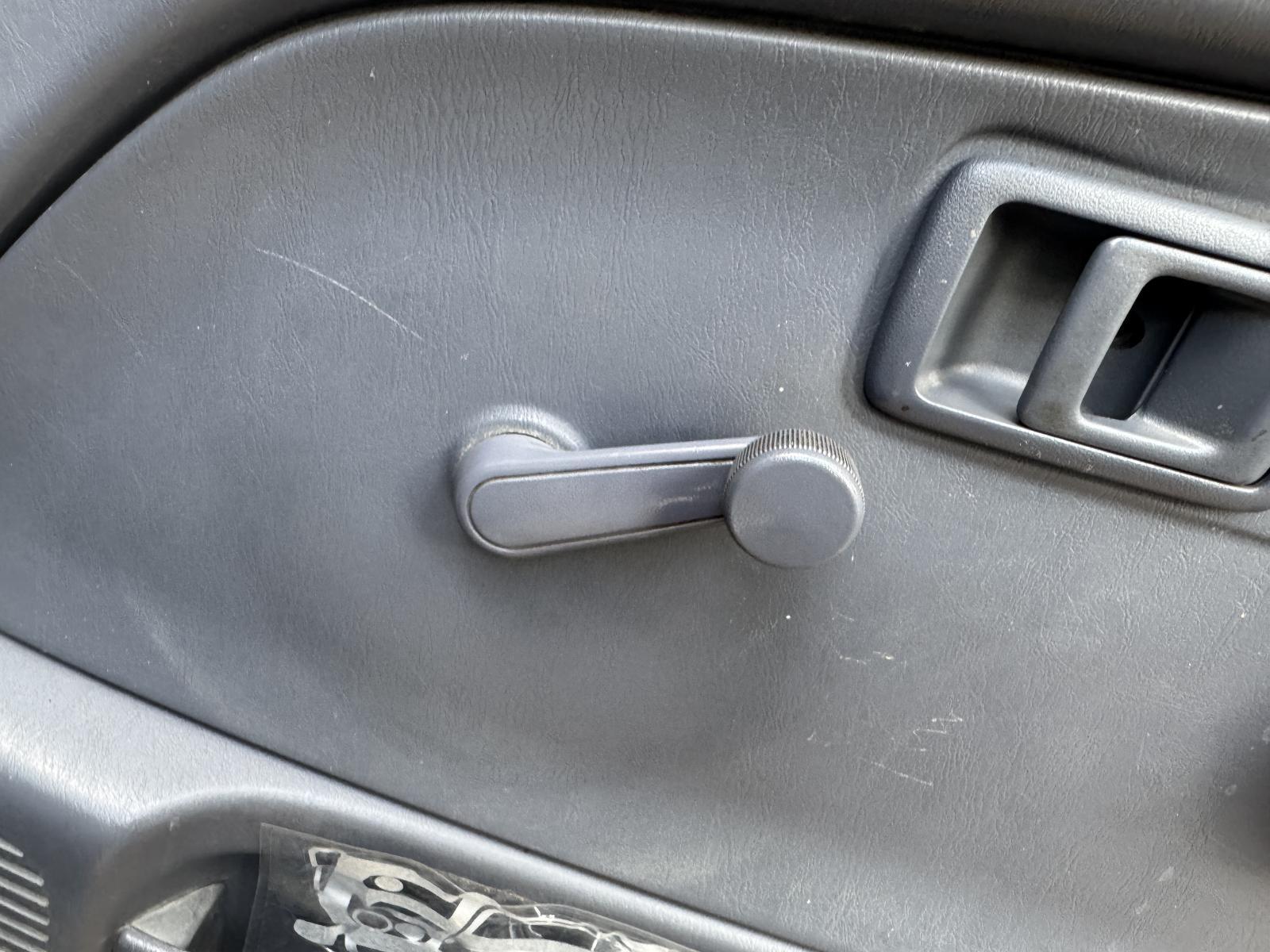 View Auto part Winder Handle TOYOTA HILUX 2003
