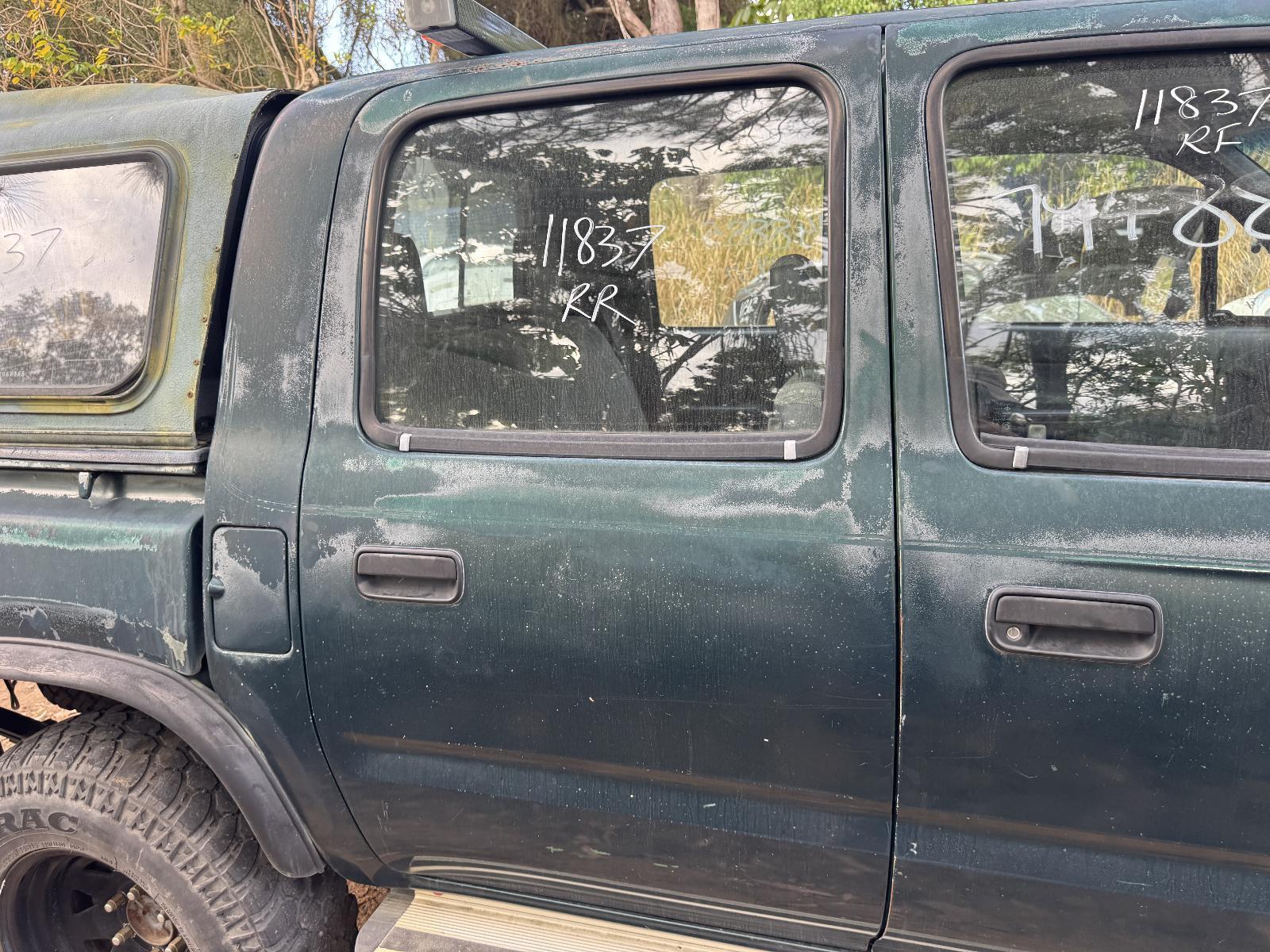 View Auto part RIGHT_REAR_DOOR_SLIDING TOYOTA HILUX 2003