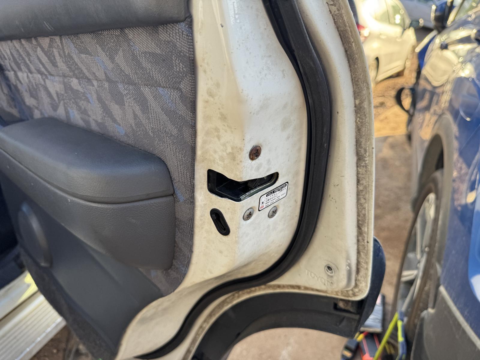 View Auto part Door/Boot/Gate Lock TOYOTA LANDCRUISER 1996