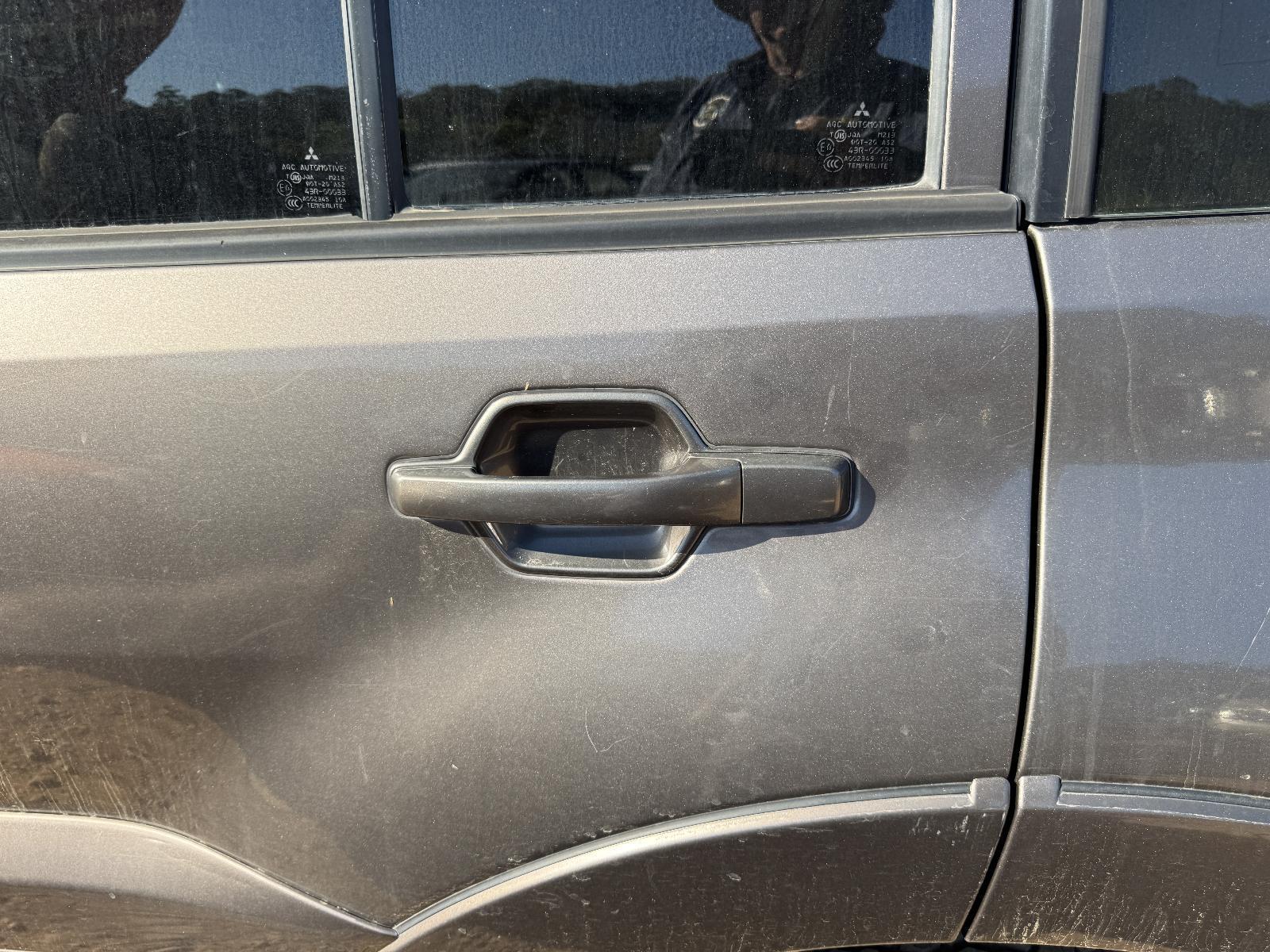 View Auto part Door Handle MITSUBISHI PAJERO 2010