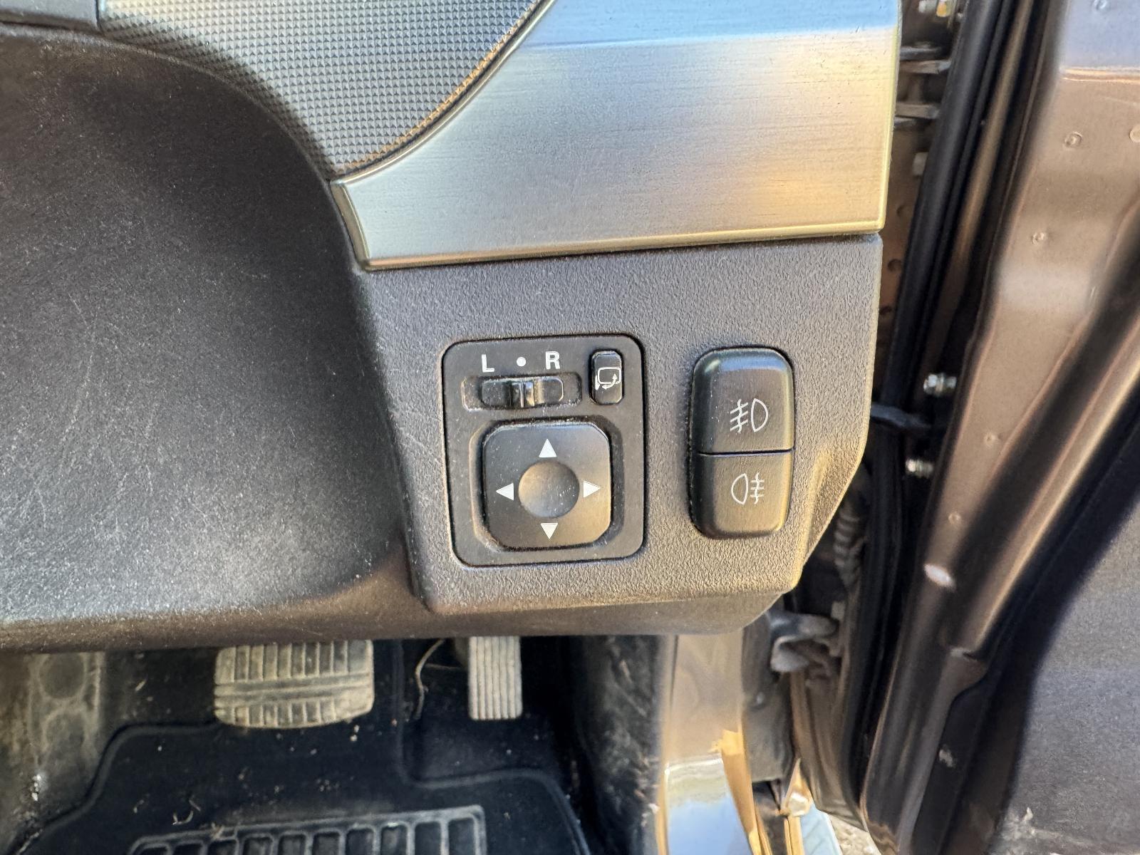 View Auto part Misc Switch/Relay MITSUBISHI PAJERO 2010