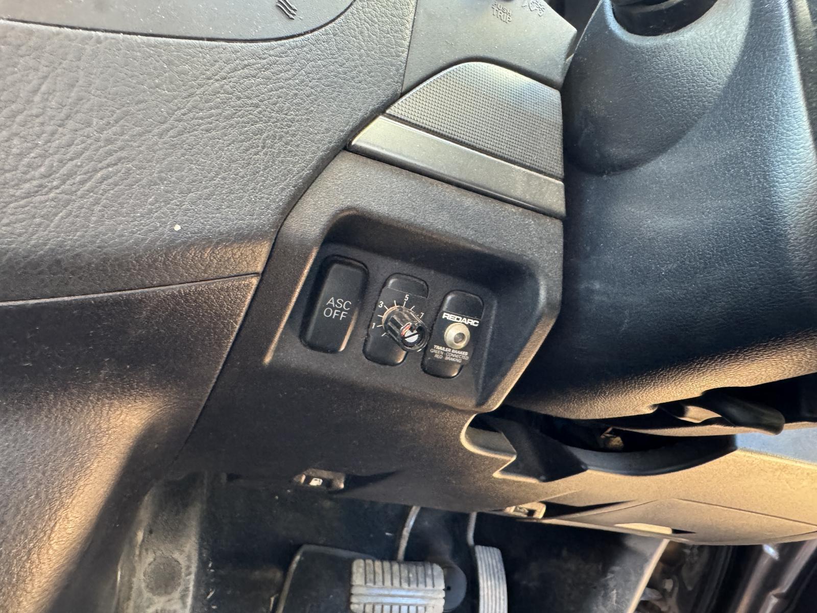 View Auto part Misc Switch/Relay MITSUBISHI PAJERO 2010