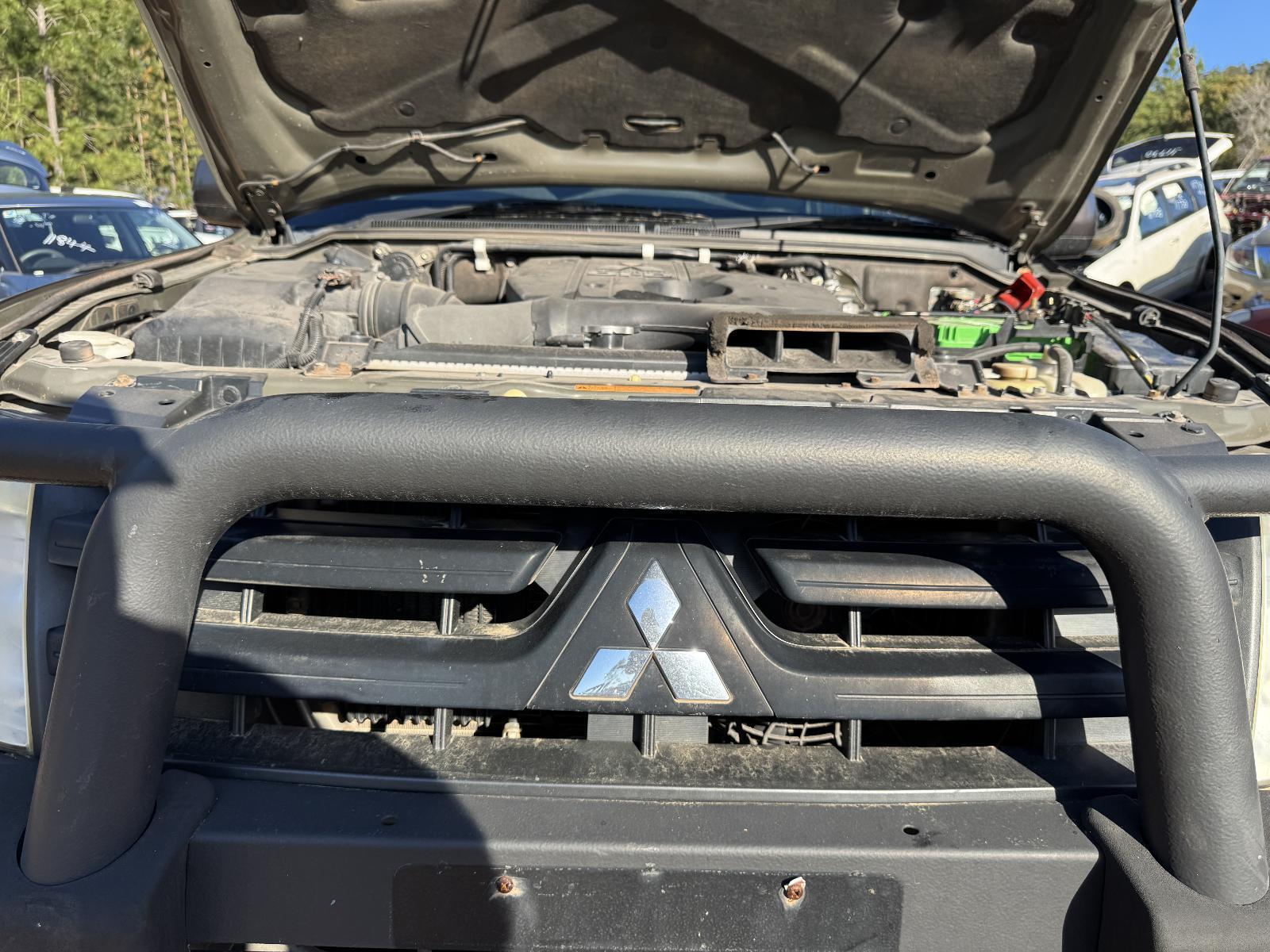 View Auto part Grille MITSUBISHI PAJERO 2010