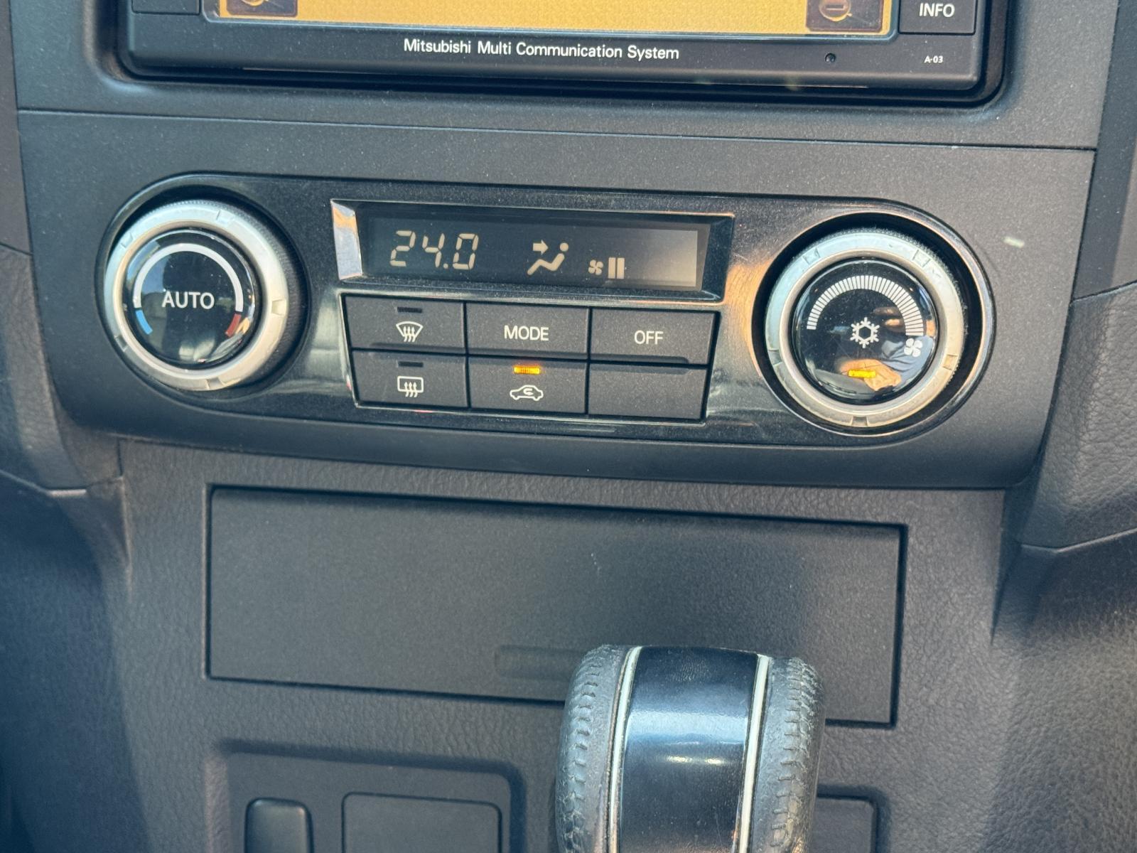 View Auto part Heater/Ac Controls MITSUBISHI PAJERO 2010