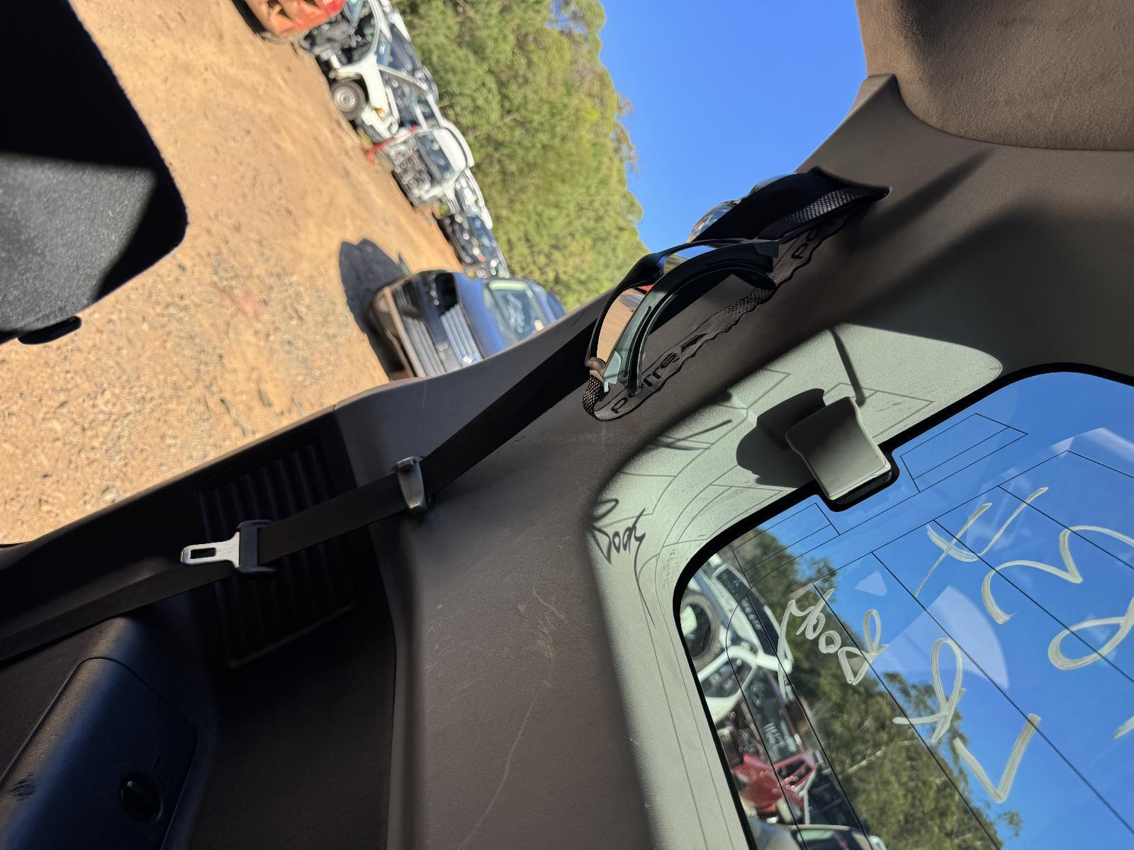 View Auto part Seatbelt/Stalk MITSUBISHI PAJERO 2010