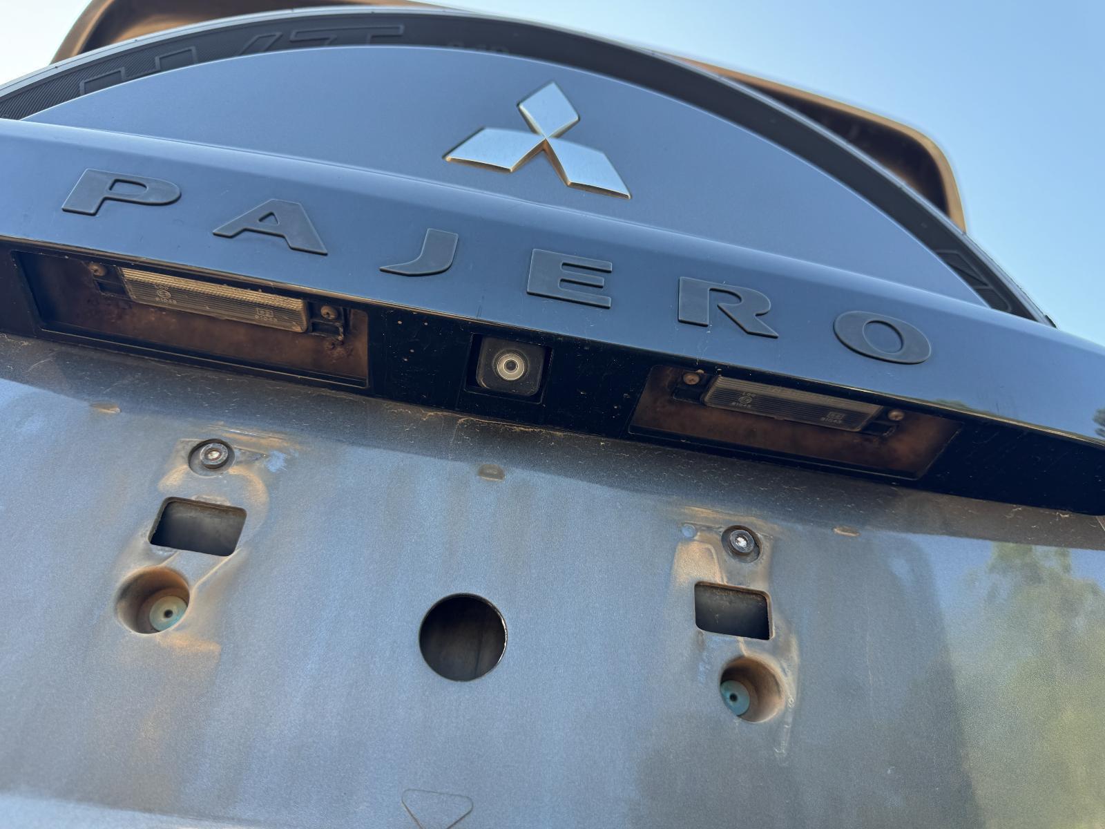 View Auto part Number Plate Lamp MITSUBISHI PAJERO 2010