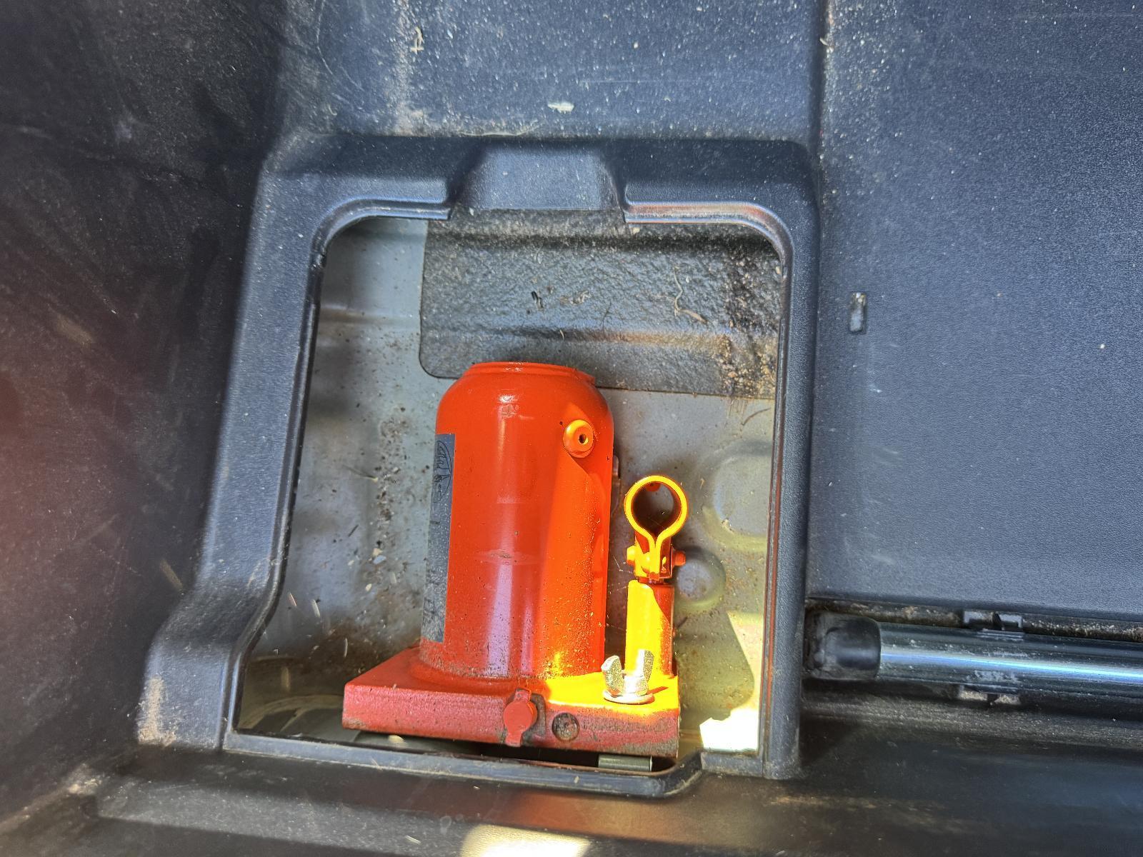 View Auto part Jack/Tool Kit MITSUBISHI PAJERO 2010