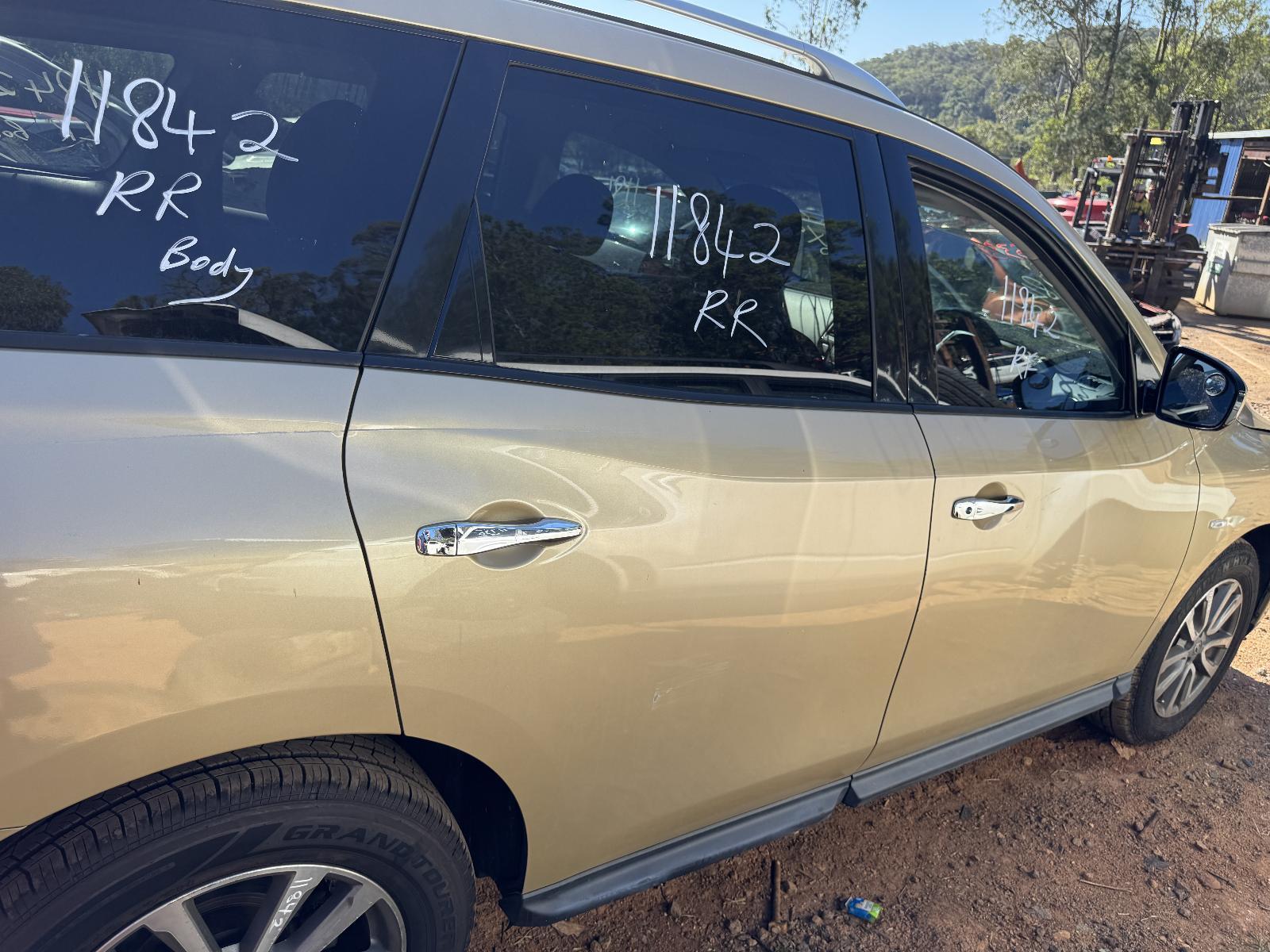 View Auto part RIGHT_REAR_DOOR_SLIDING NISSAN PATHFINDER 2014