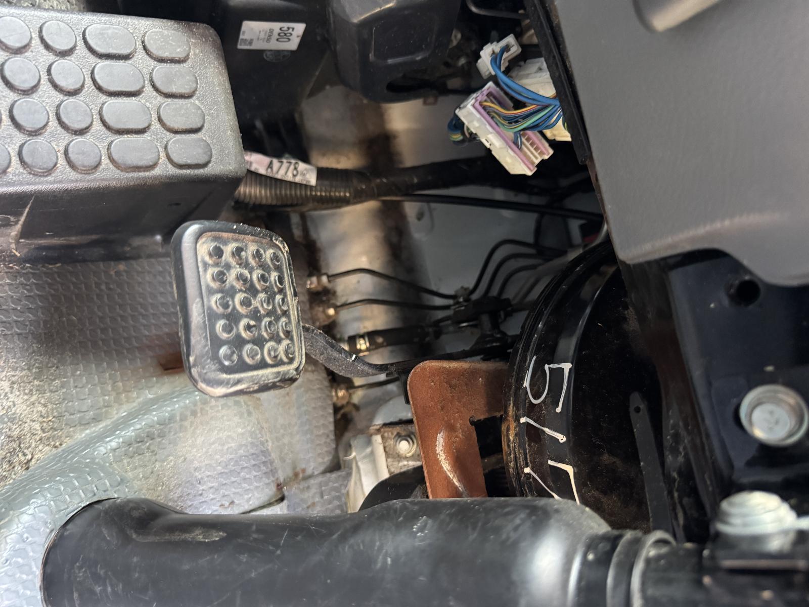 View Auto part Pedal Assembly MITSUBISHI L300 2009