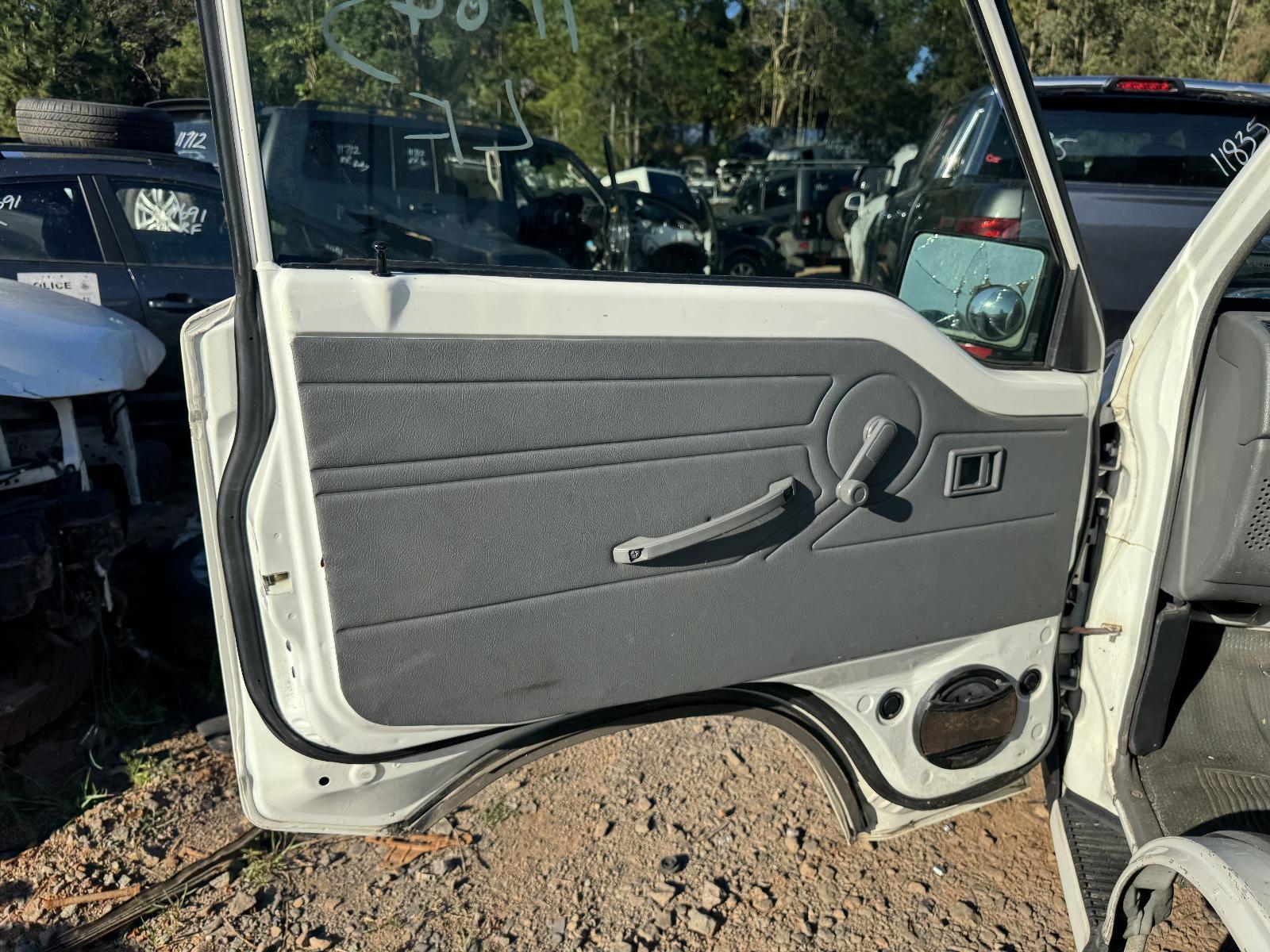 View Auto part Door Trim MITSUBISHI L300 2009