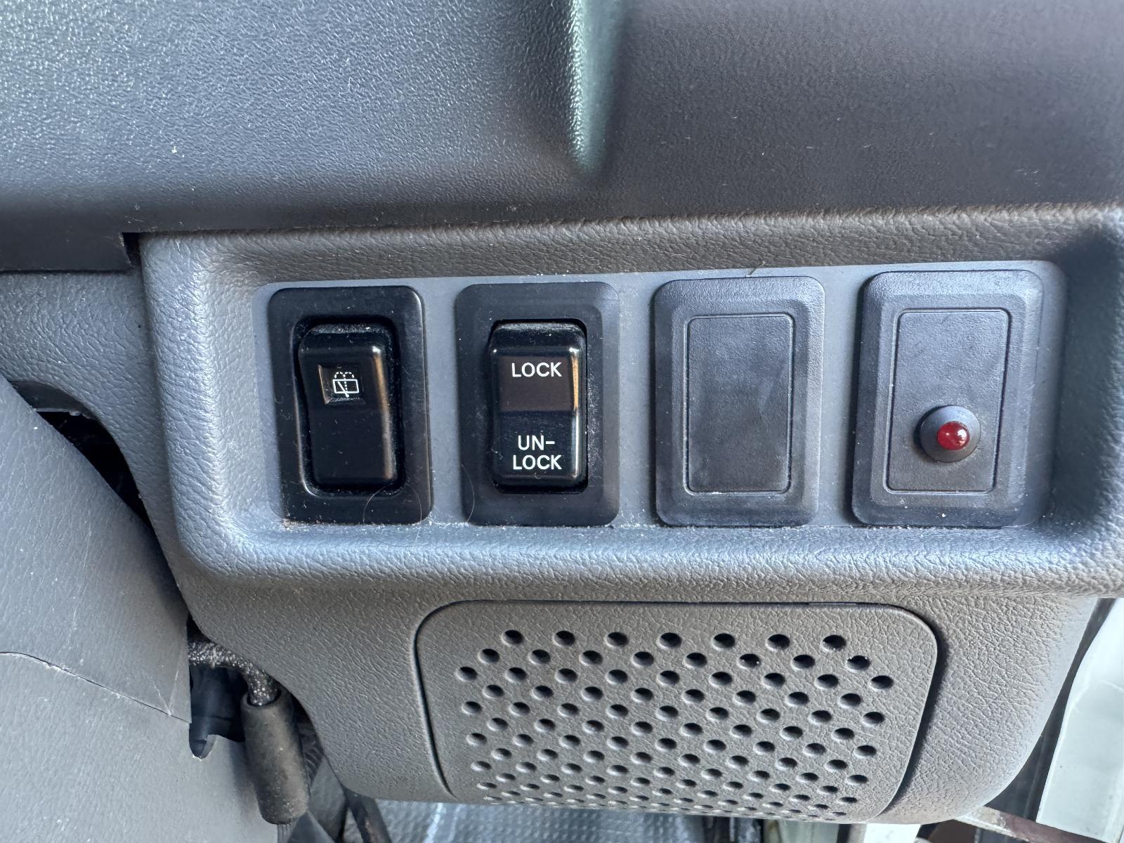 View Auto part Misc Switch/Relay MITSUBISHI L300 2009