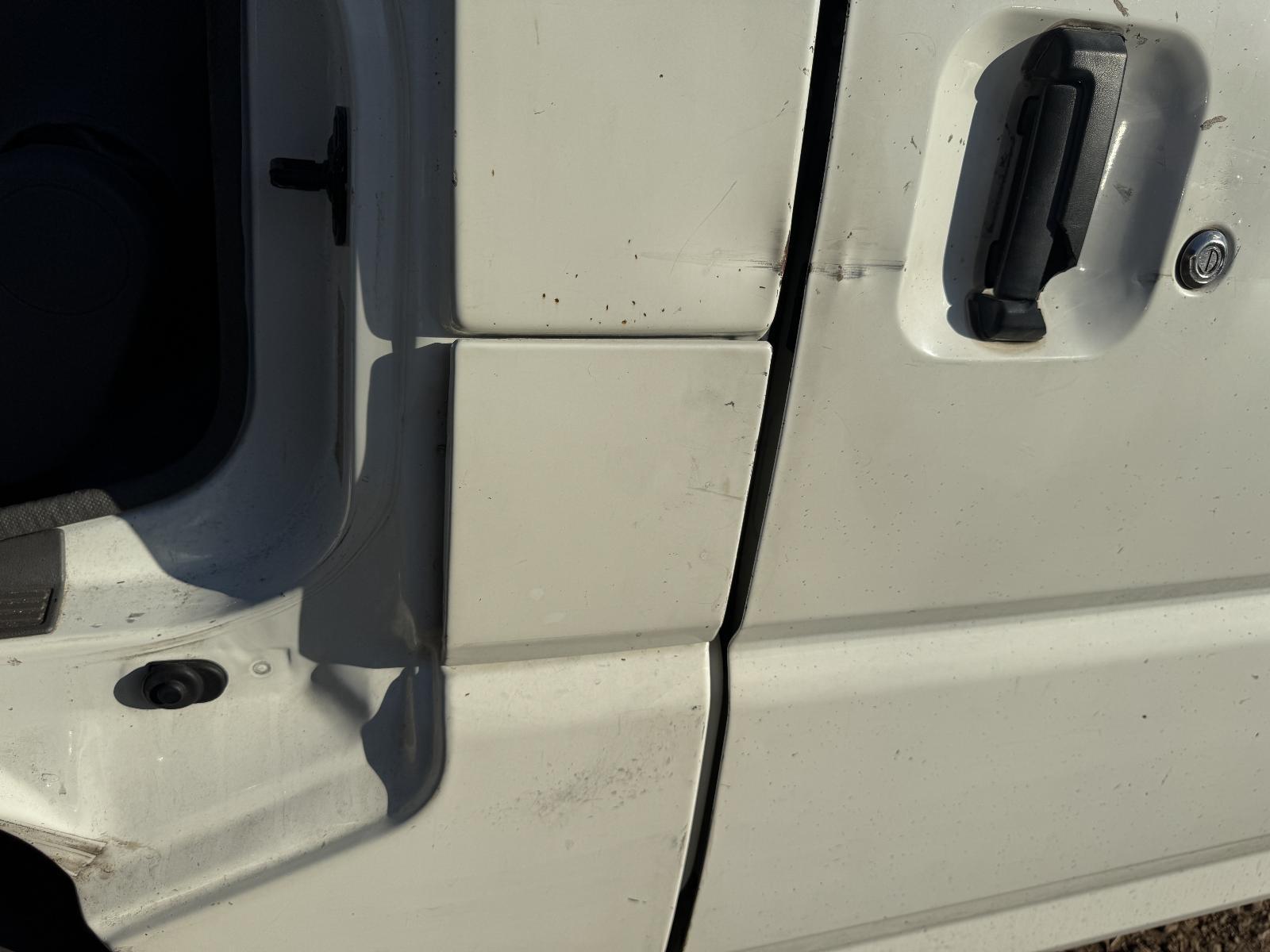 View Auto part Fuel Door / Filler MITSUBISHI L300 2009