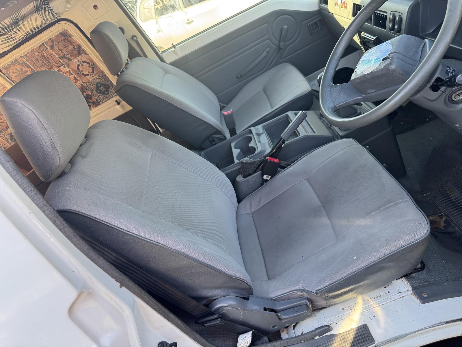 View Auto part Front Seat MITSUBISHI L300 2009