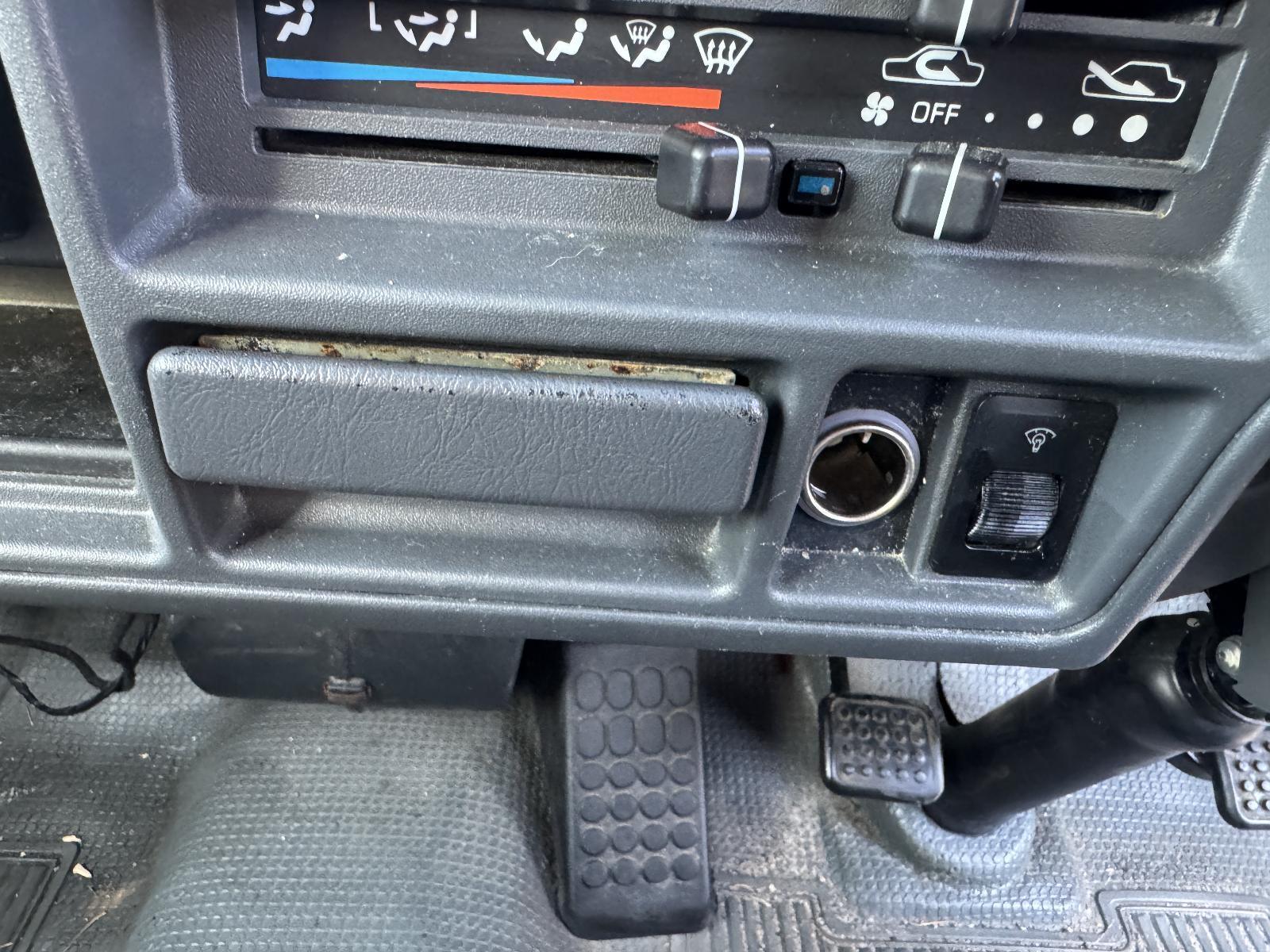 View Auto part Ashtray MITSUBISHI L300 2009