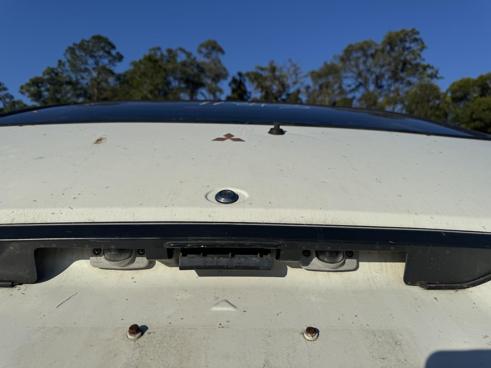 View Auto part Number Plate Lamp MITSUBISHI L300 2009