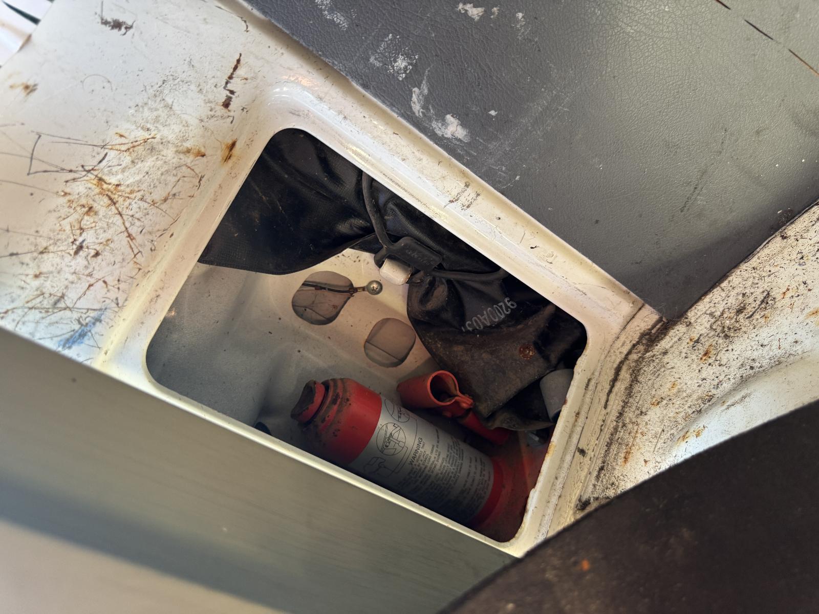 View Auto part Jack/Tool Kit MITSUBISHI L300 2009