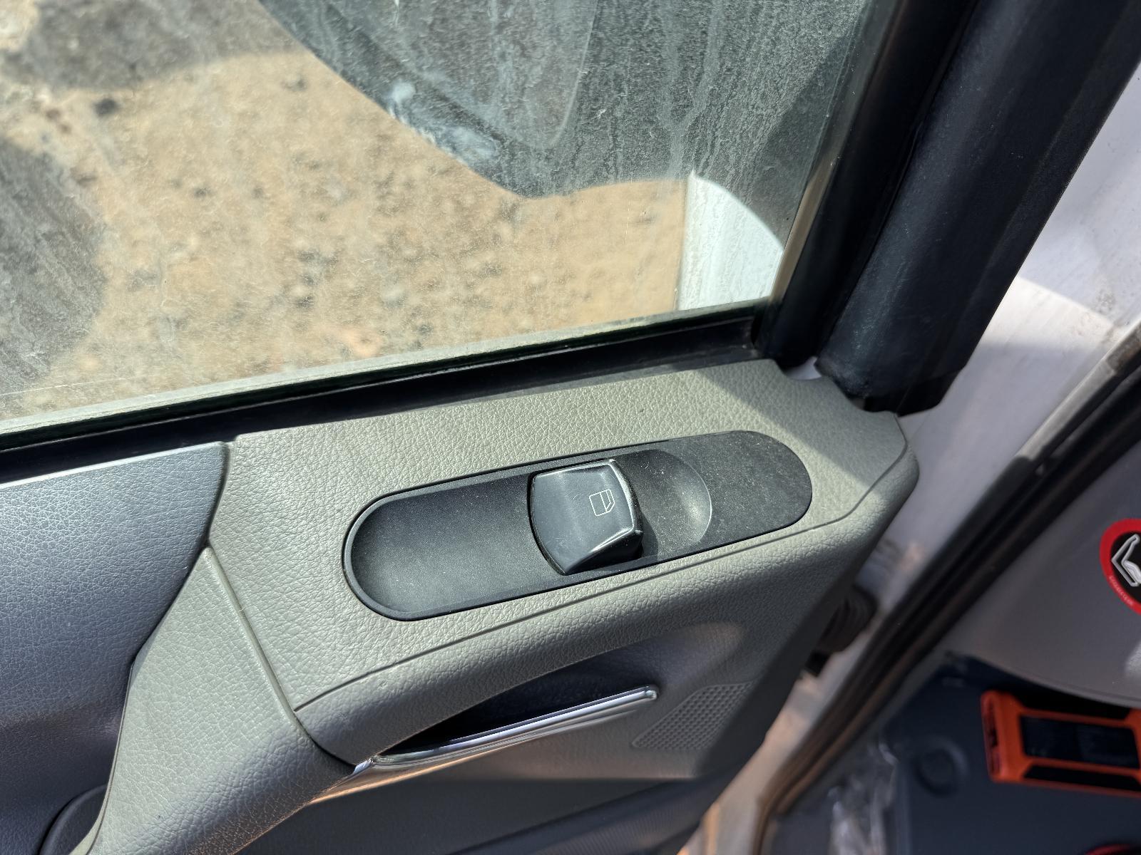 View Auto part Pwr Dr Wind Switch MERCEDES VITO 2005