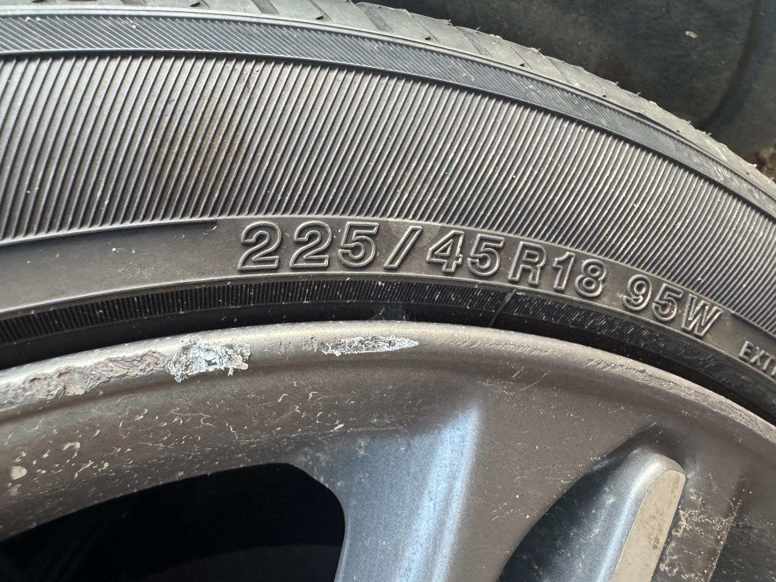 View Auto part Tyre Volvo S40 2015